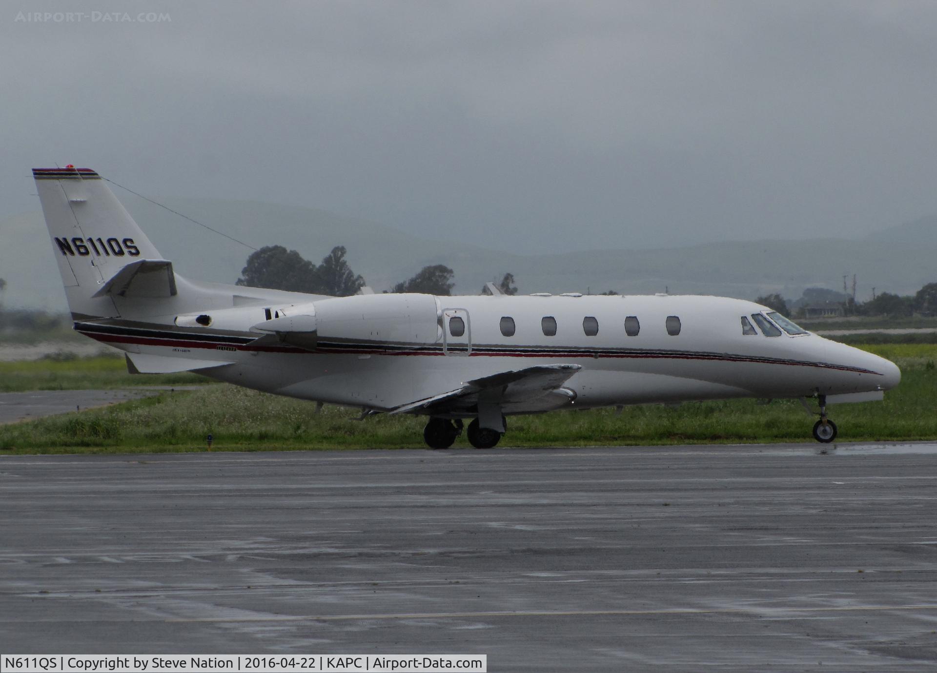 N611QS, 2005 Cessna 560XL Citation XLS C/N 560-5548, NetJets 2005 Cessna 560XL Citation Excel leaving rainy Napa County Airport, CA for quick repositioning flight to KSCK