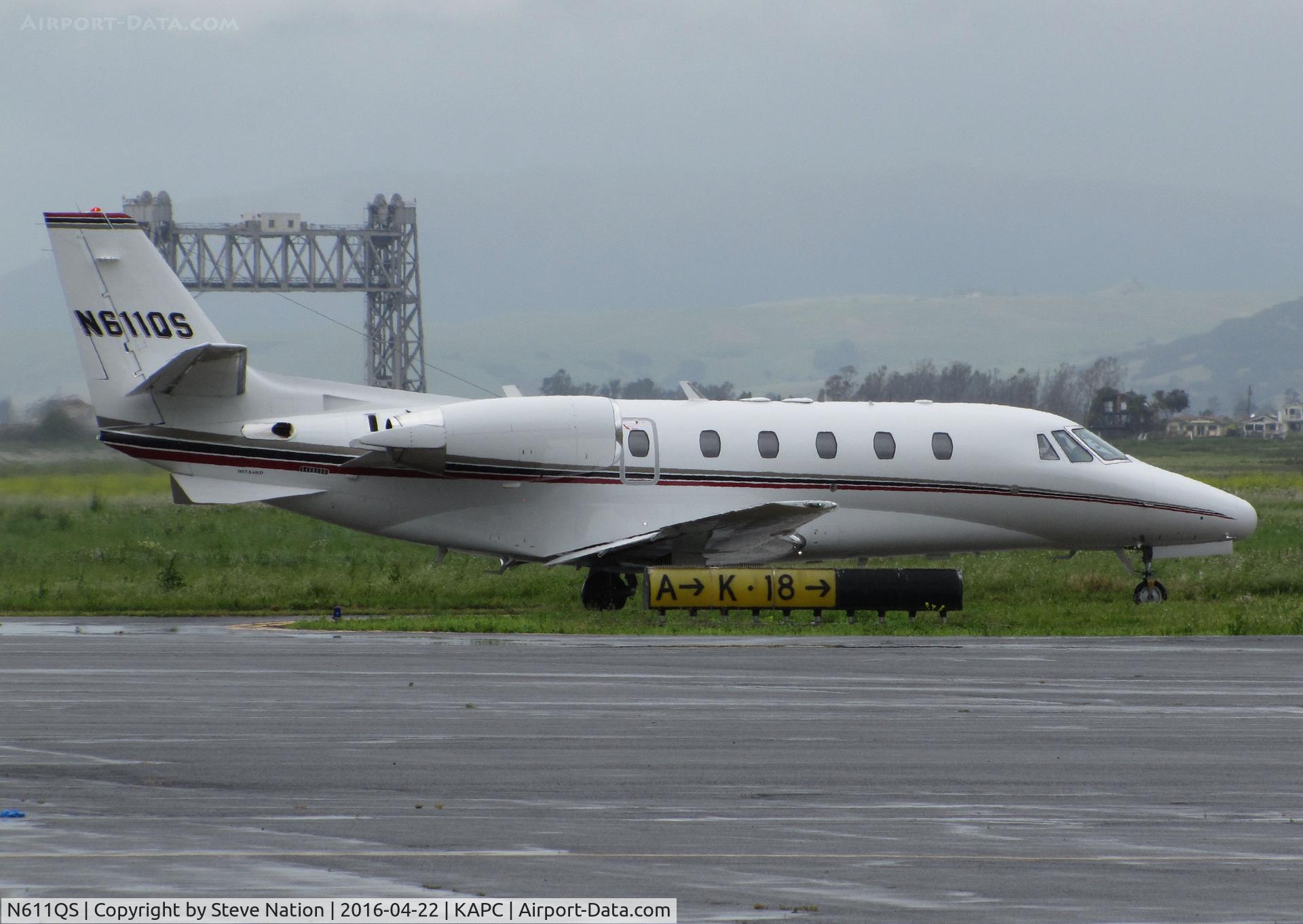 N611QS, 2005 Cessna 560XL Citation XLS C/N 560-5548, NetJets 2005 Cessna 560XL Citation Excel leaving rainy Napa County Airport, CA for quick repositioning flight to KSCK (historic Napa River Railroad Bridge in background)