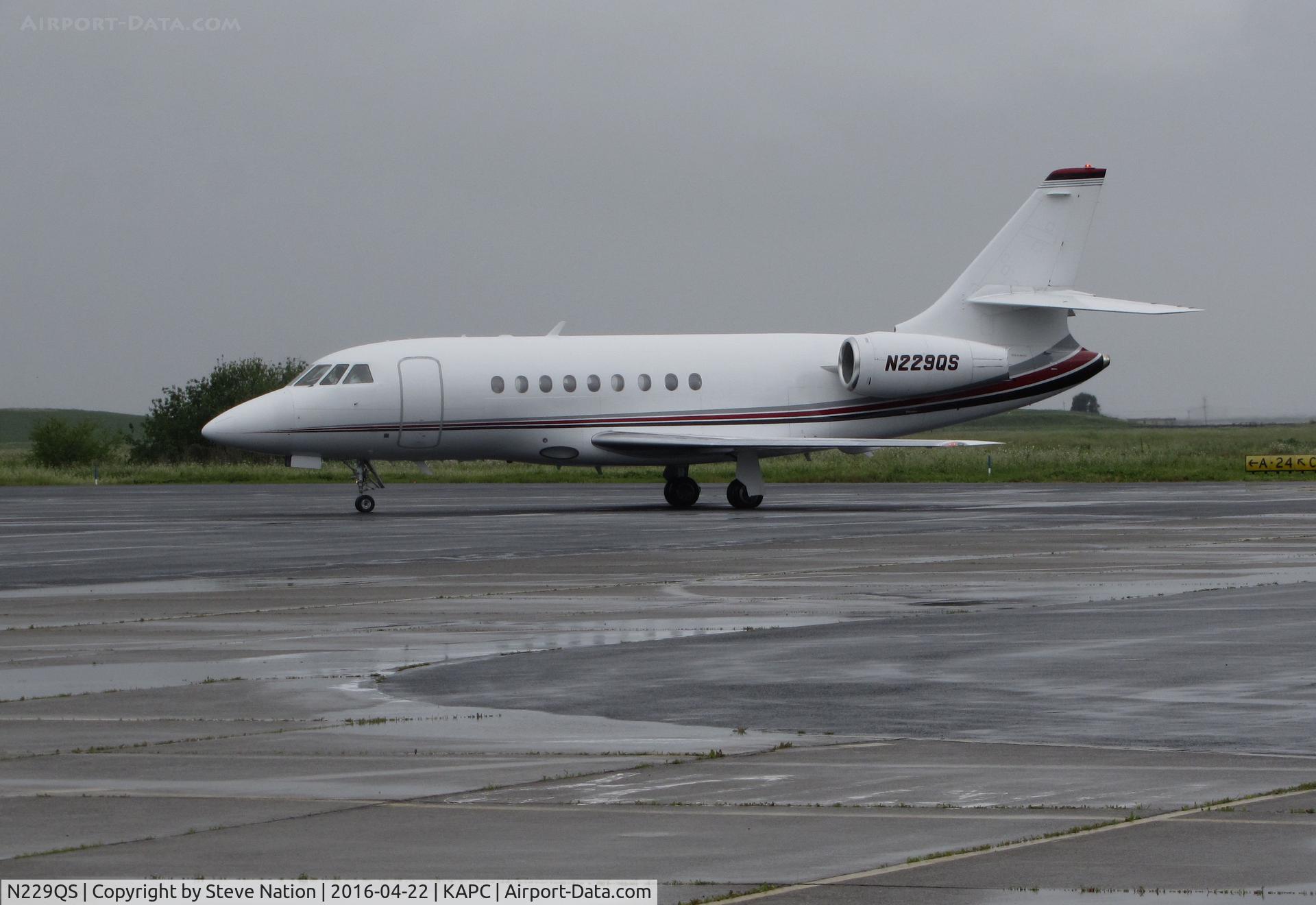 N229QS, 2001 Dassault Falcon 2000 C/N 129, NetJets 2001 Dassault Falcon 2000 arriving from KSMO @ rainy Napa County Airport, CA