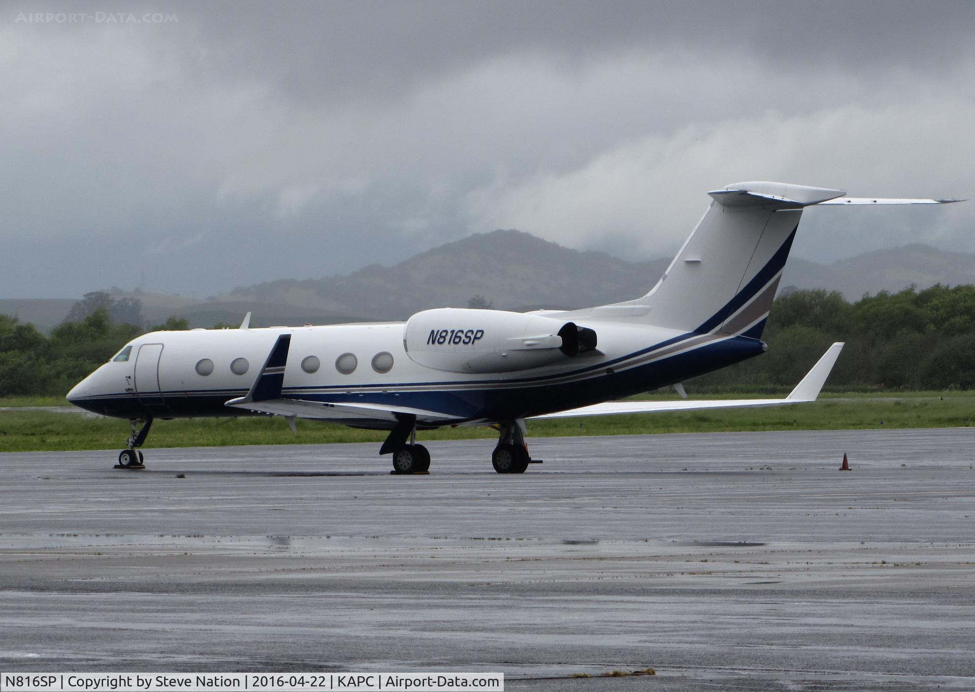 N816SP, 2001 Gulfstream Aerospace G-IV C/N 1452, Lockton Enterprises Inc. (Kansas City, MO) 2001 Gulfstream Aerospave G-IV in from KAPA @ rainy Napa County Airport, CA
