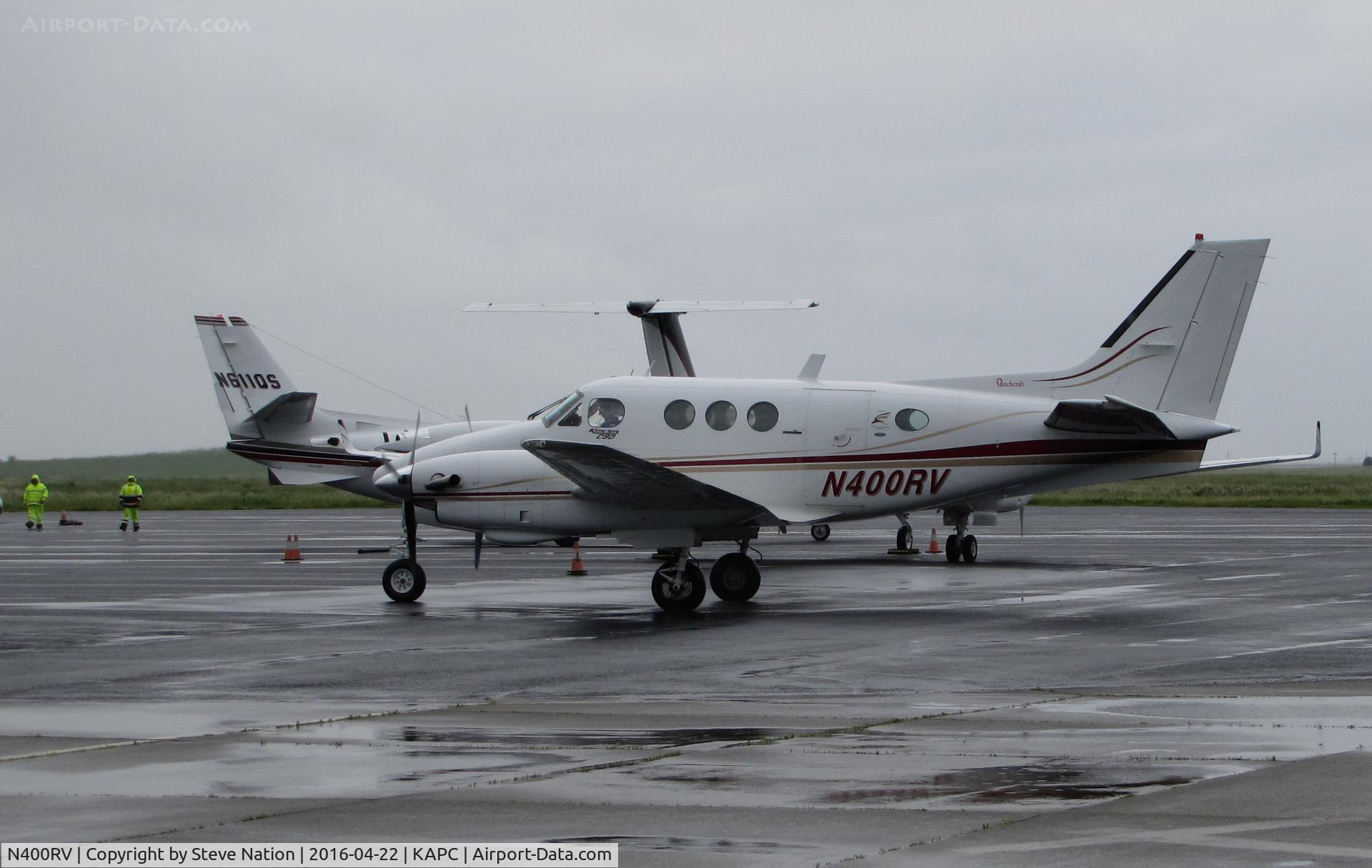 N400RV, 1979 Beech C90 King Air C/N LJ-853, Kenney Leasing (Carlsbad, NM) 1979 Beech C90 King Air arriving from KBIH @ rainy Napa County Airport, CA