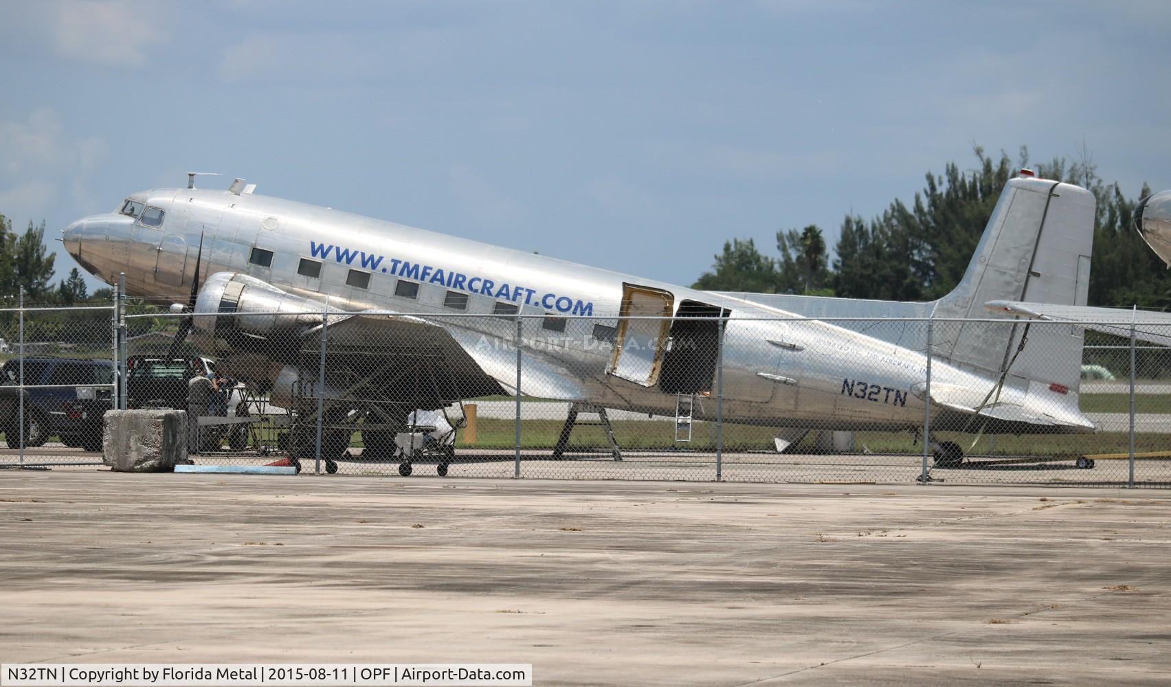 N32TN, 1951 Douglas VC-117D Skytrain C/N 43301, C-117D