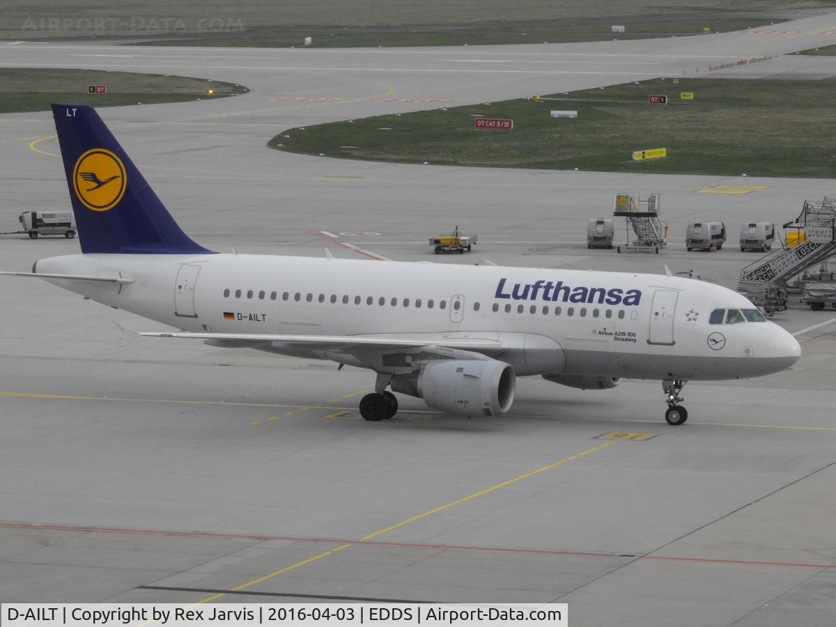 D-AILT, 1997 Airbus A319-114 C/N 738, Taxiing to the gate at Stuttgart.