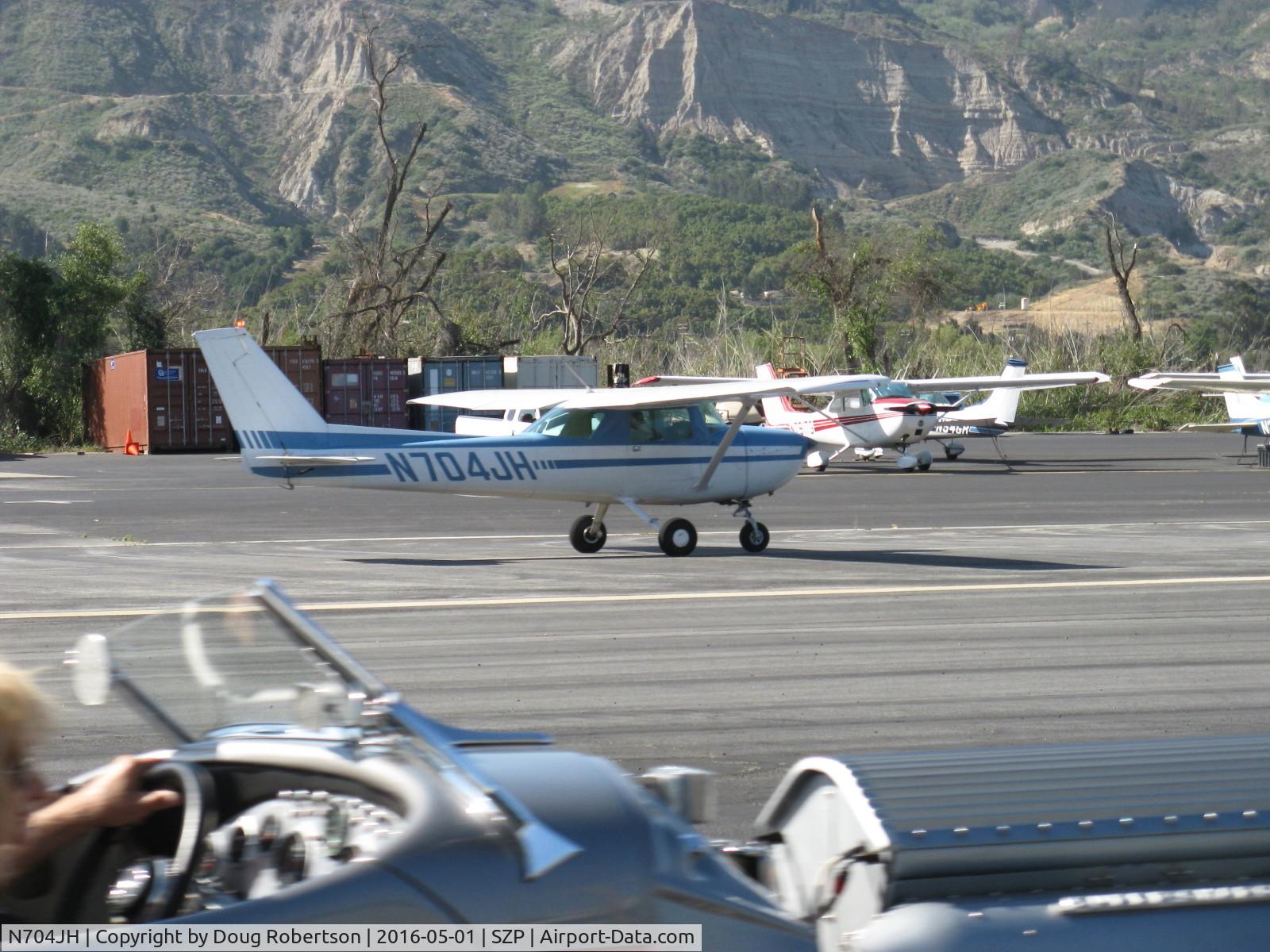 N704JH, 1976 Cessna 150M C/N 15078644, 1976 Cessna 150M, Continental O-200 100 Hp, takeoff roll Rwy 22