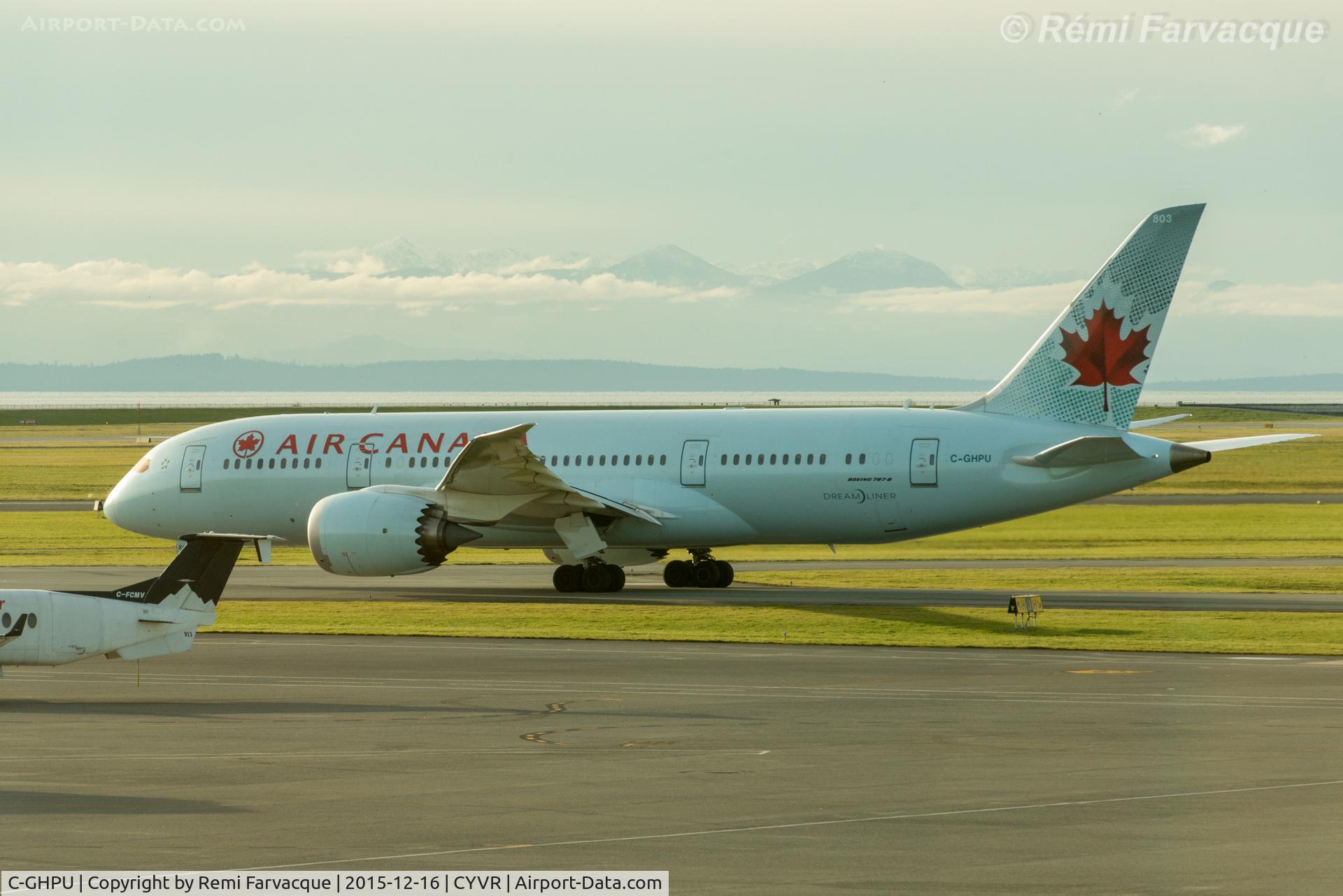 C-GHPU, 2014 Boeing 787-8 Dreamliner C/N 35259, Taxiing for westerly take-off, south runway