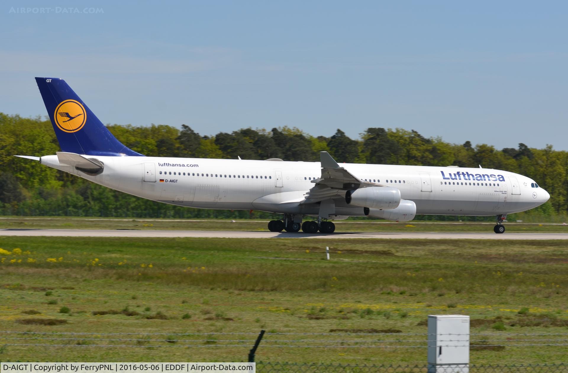 D-AIGT, 1999 Airbus A340-313 C/N 304, Lufthansa A343 during its take-off run.