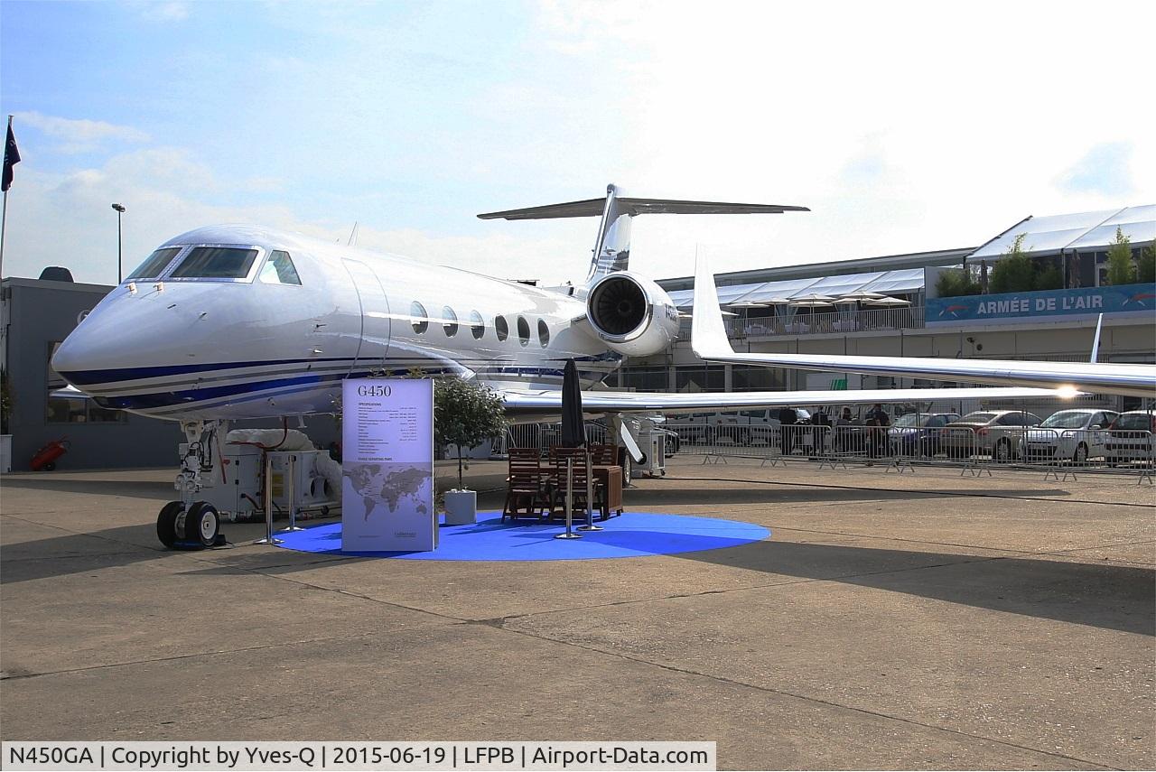N450GA, Gulfstream Aerospace GIV-X (G450) C/N 4189, Gulfstream Aerospace GIV-X (G450), Displayed at Paris-Le Bourget (LFPB-LBG) Air show 2015