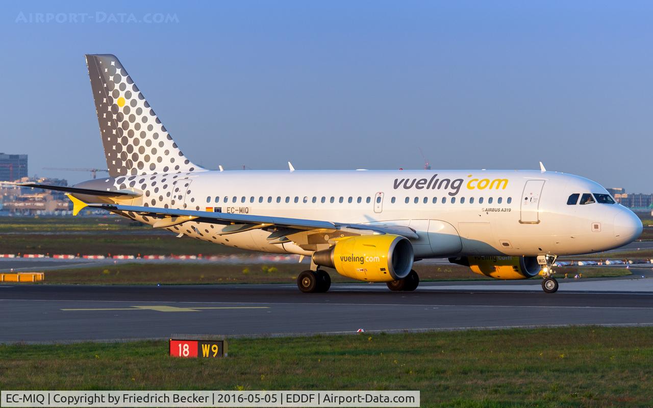 EC-MIQ, 2007 Airbus A319-111 C/N 3169, line up prior departure via RW18W