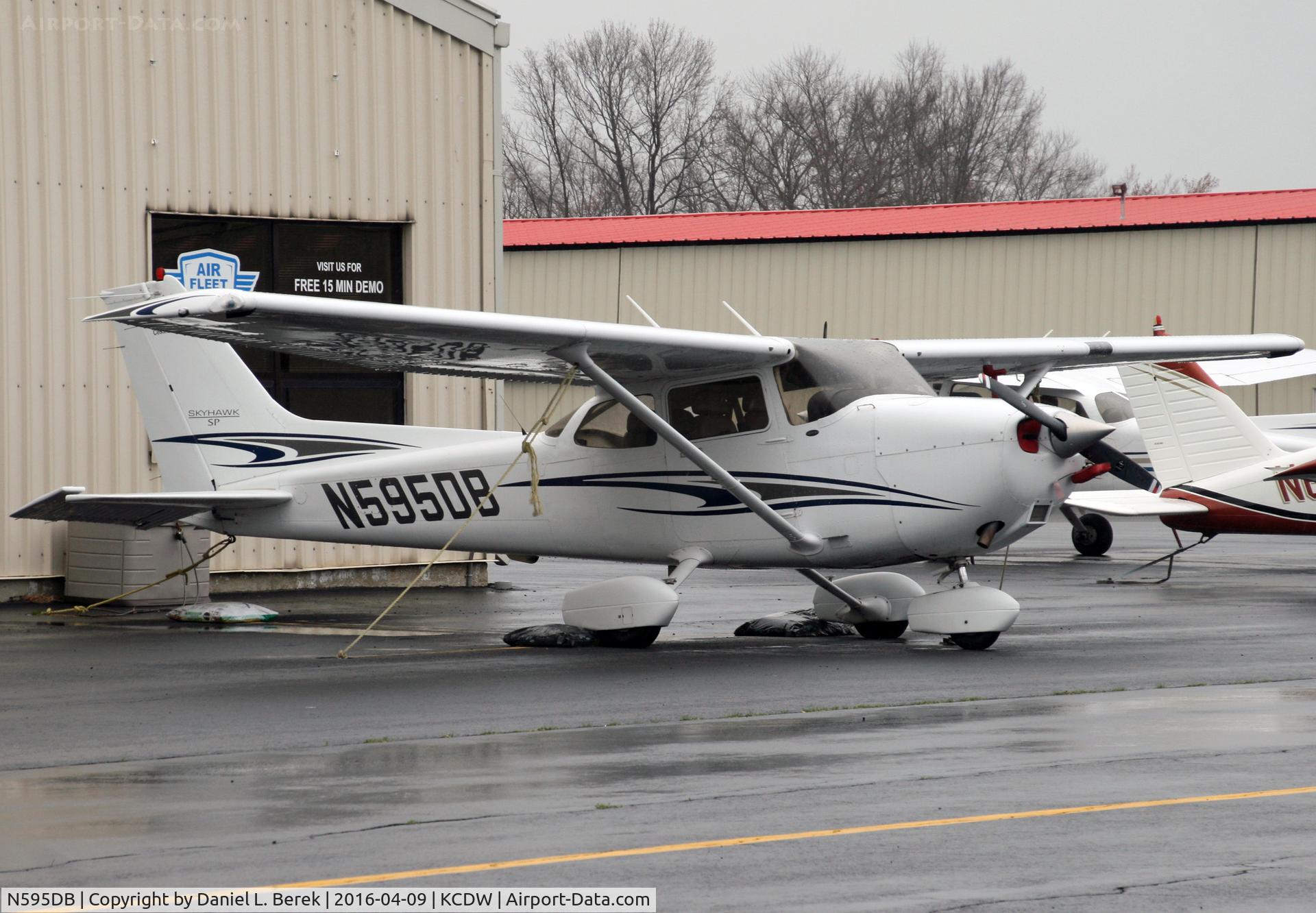 N595DB, 2005 Cessna 172S C/N 172S9876, Nice 2005-build Skyhawk at Essex County Airport