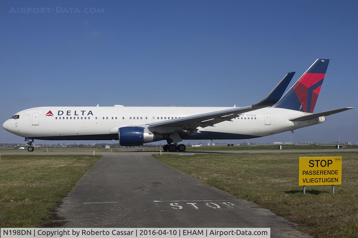 N198DN, 1998 Boeing 767-332 C/N 28455, Amsterdam