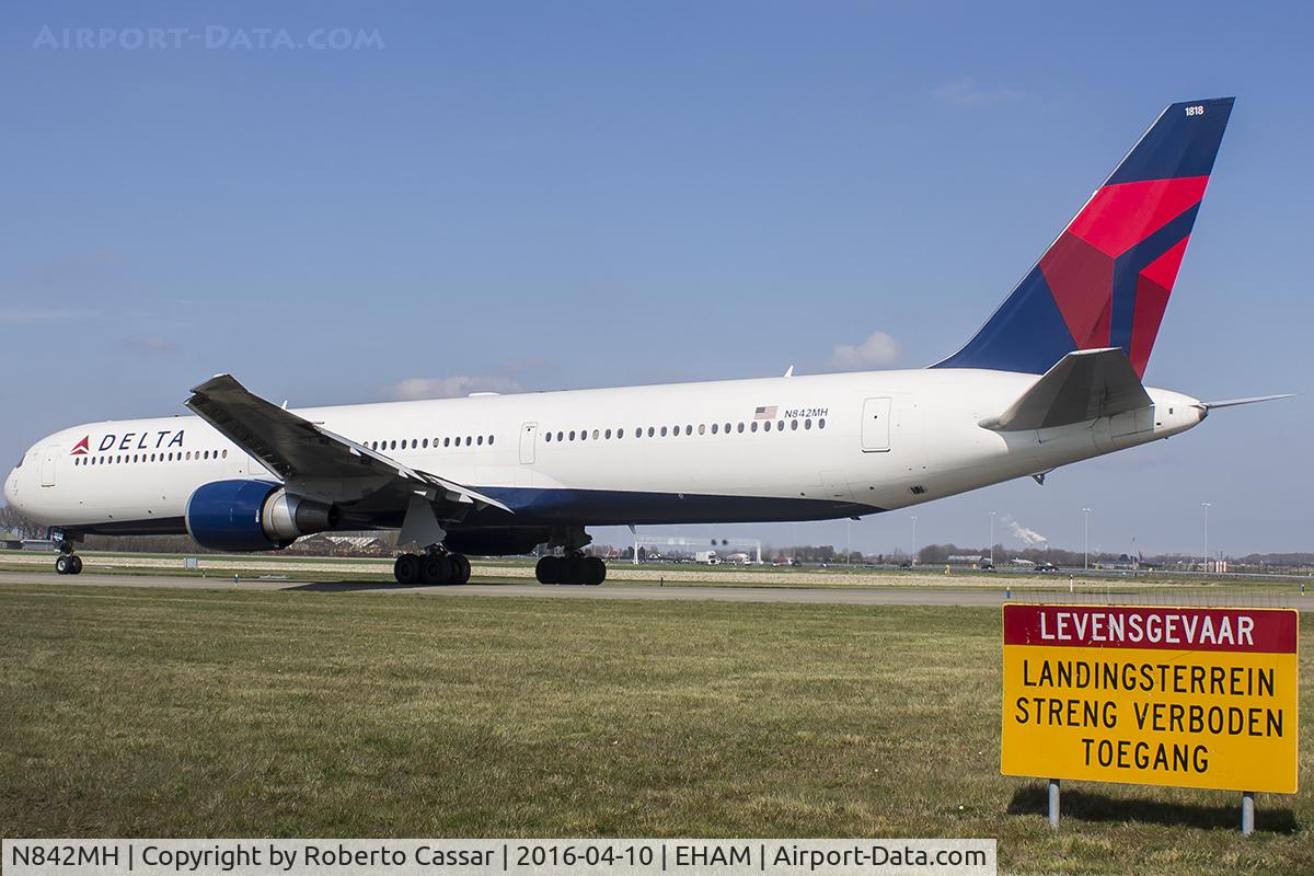 N842MH, 2001 Boeing 767-432/ER C/N 29715, Amsterdam