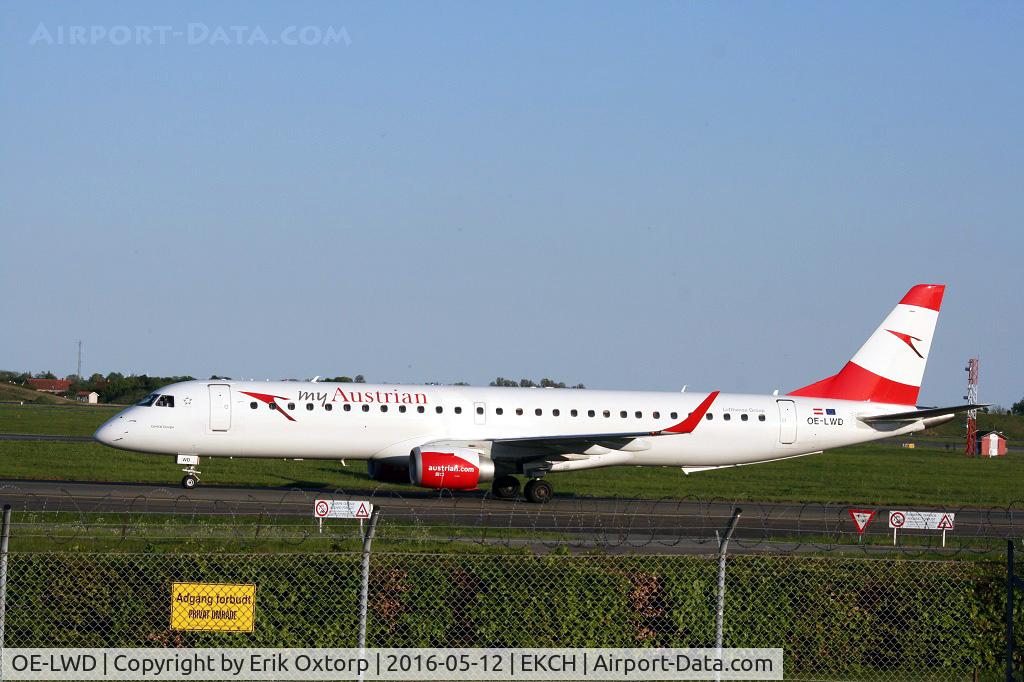 OE-LWD, 2011 Embraer 195LR (ERJ-190-200LR) C/N 19000411, OE-LWD just arrived rw 04L