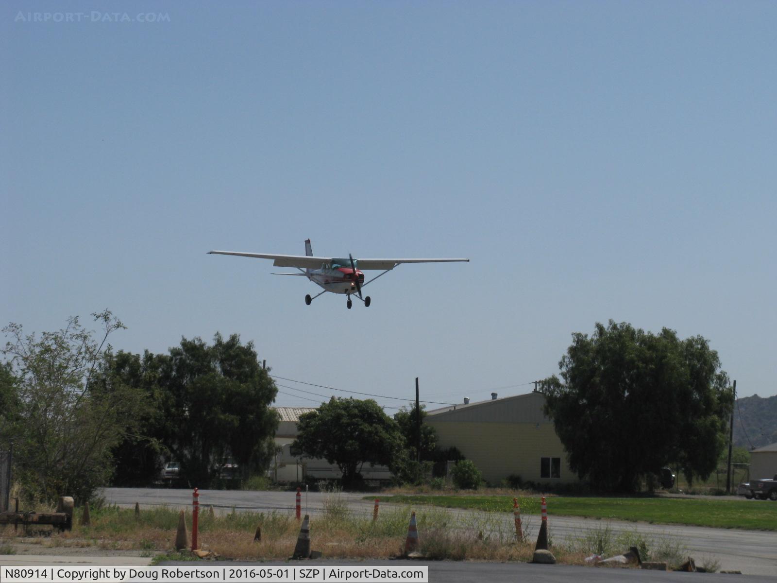 N80914, 1976 Cessna 172M C/N 17266799, 1976 Cessna 172M SKYHAWK, Lycoming O-320 E2D 150 Hp, on final Rwy 22
