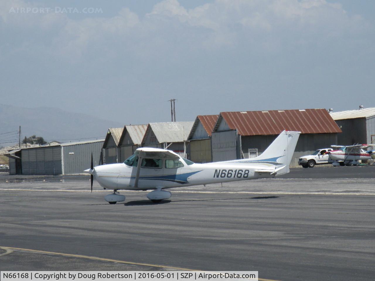 N66168, 1983 Cessna 172P C/N 17275974, 1983 Cessna 172P SKYHAWK, Lycoming O-320 D2J 160 Hp, taxi off the active