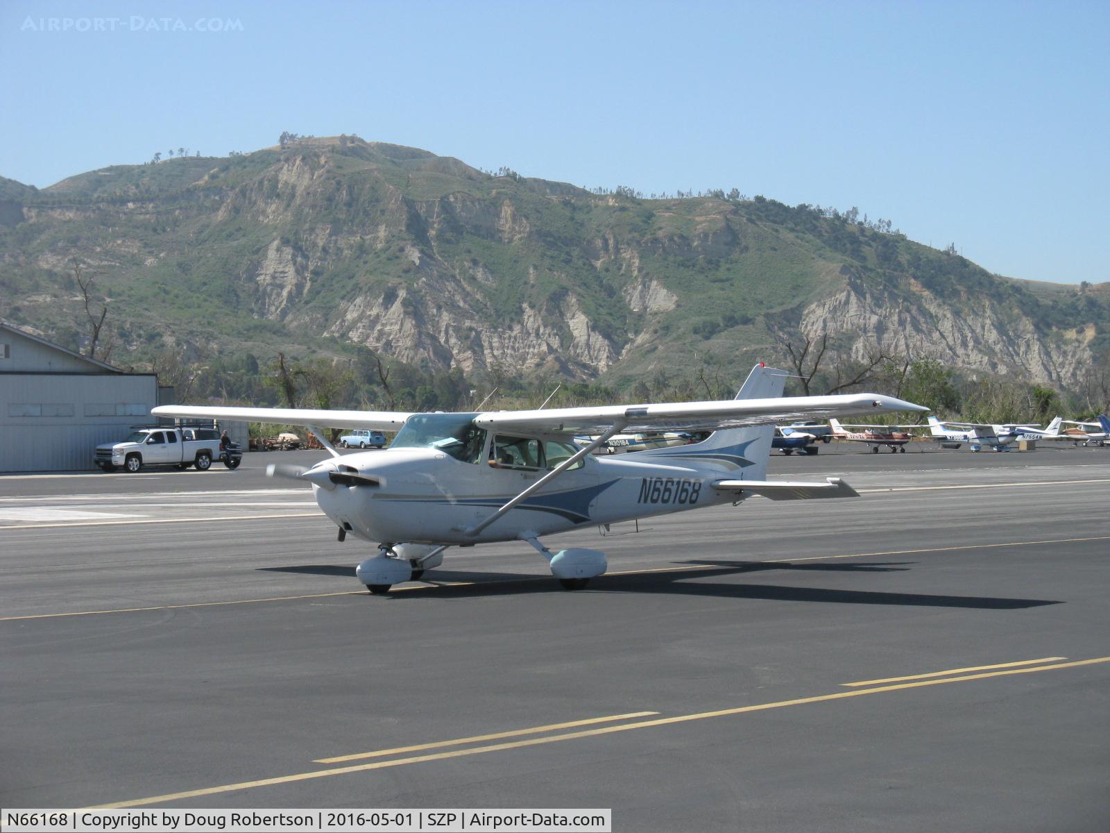 N66168, 1983 Cessna 172P C/N 17275974, 1983 Cessna 172P SKYHAWK, Lycoming O-320-D2J 160 Hp, taxi to Rwy 22