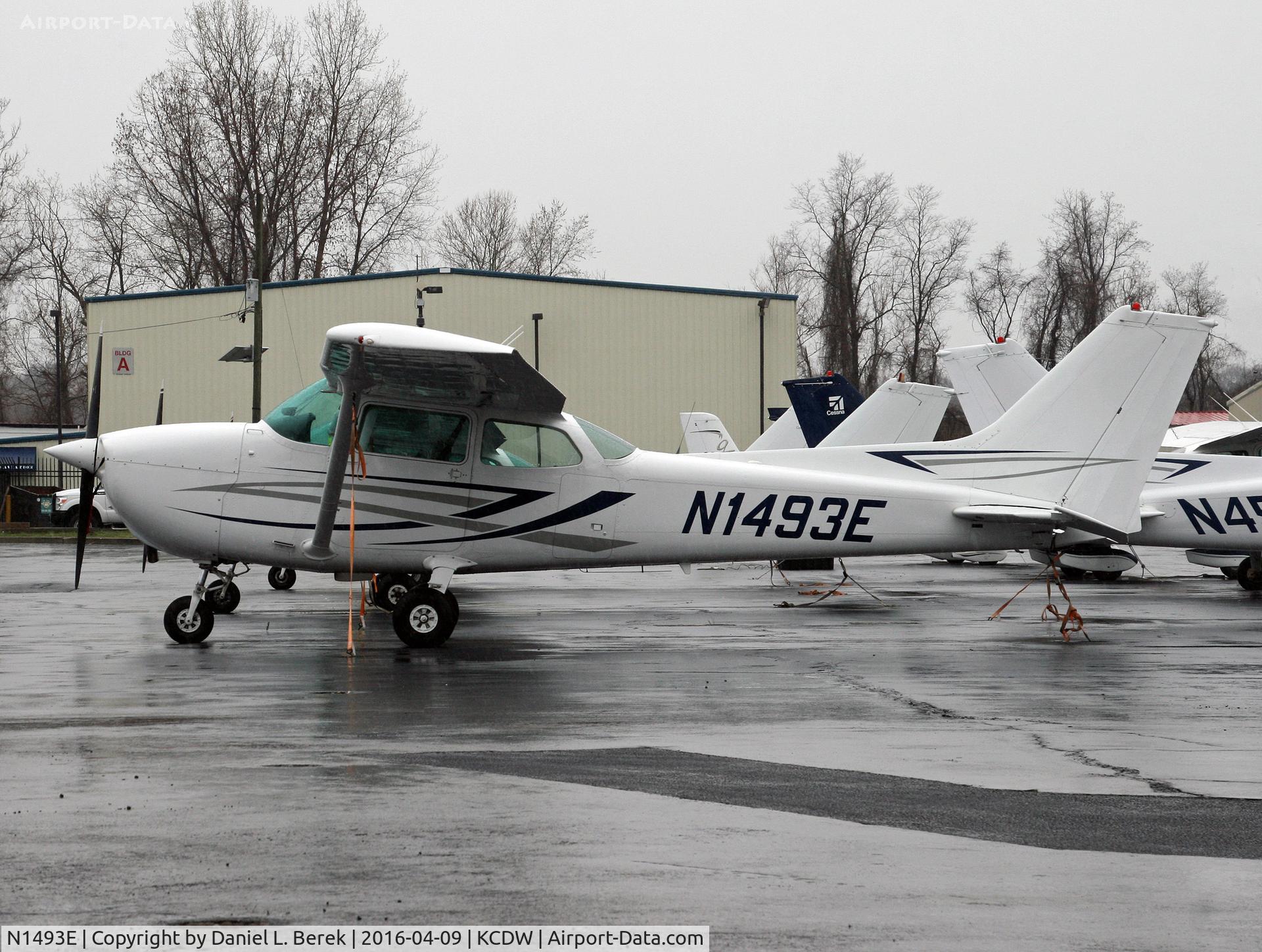 N1493E, 1978 Cessna 172N C/N 17271022, Pretty 1978-build Skyhawk at Essex County Airport