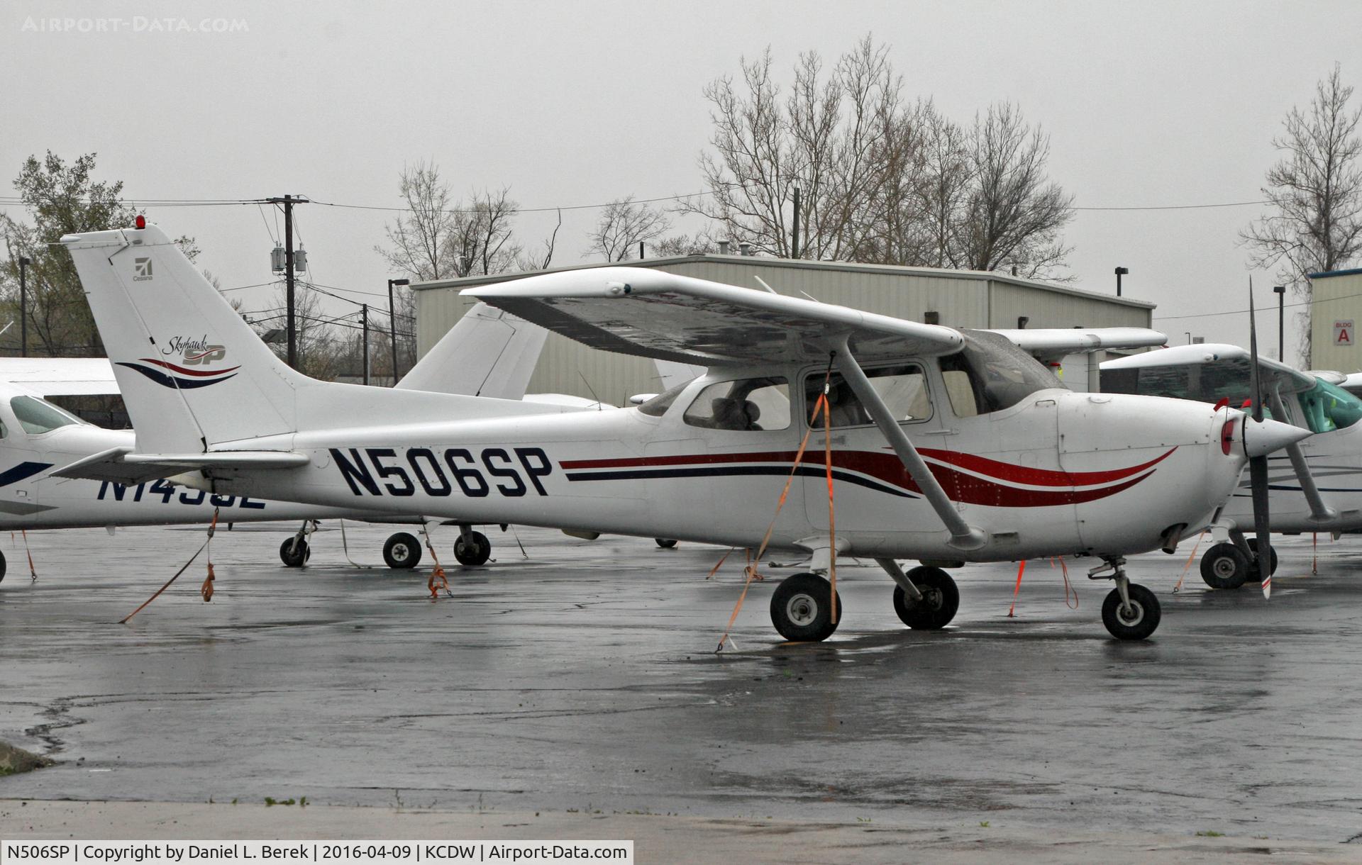 N506SP, 2000 Cessna 172S C/N 172S8363, Millenial (2000) Skyhawk SP at Essex County Airport