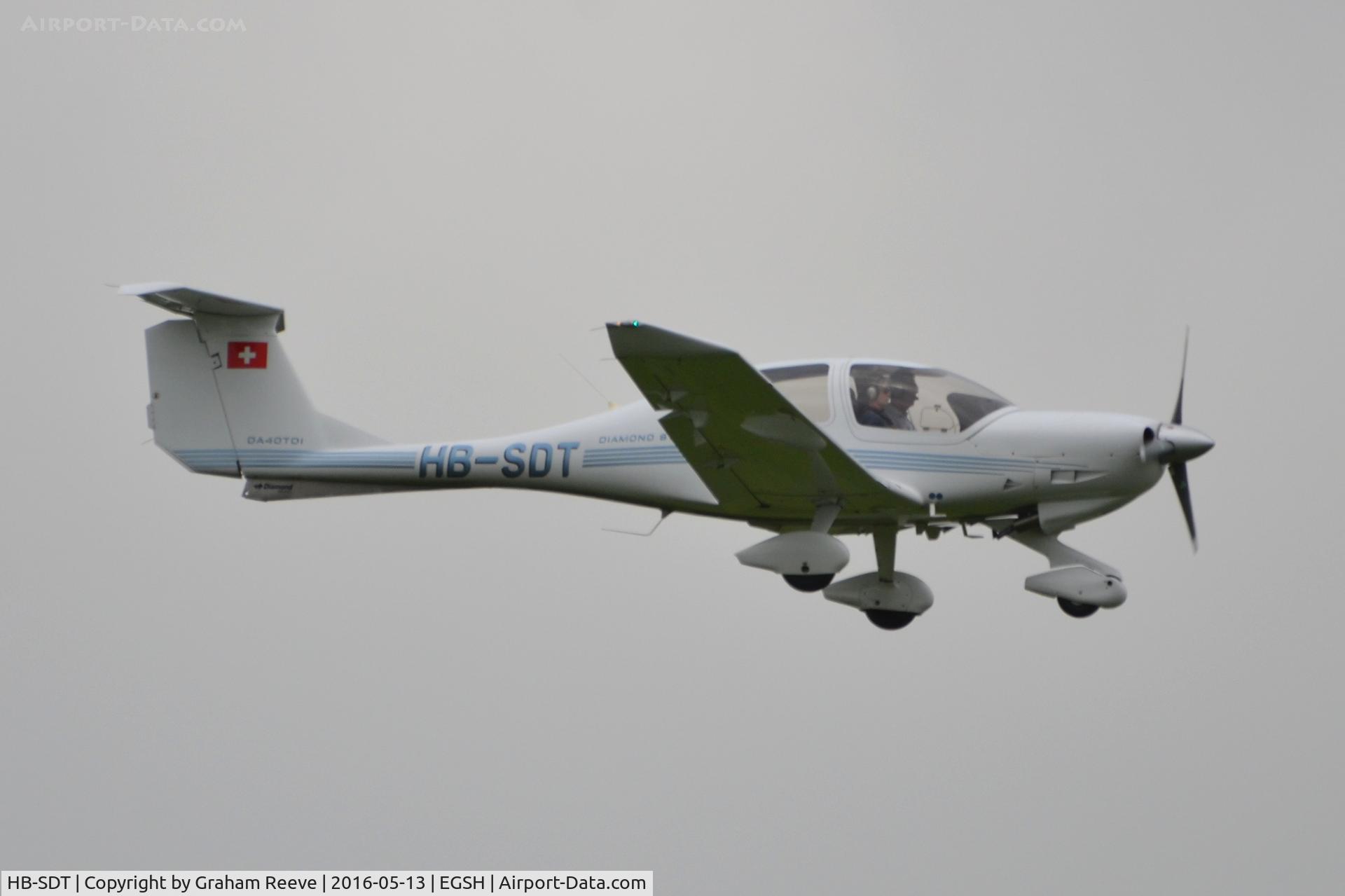 HB-SDT, 2006 Diamond DA-40D Diamond Star C/N D4.228, Landing at Norwich.
