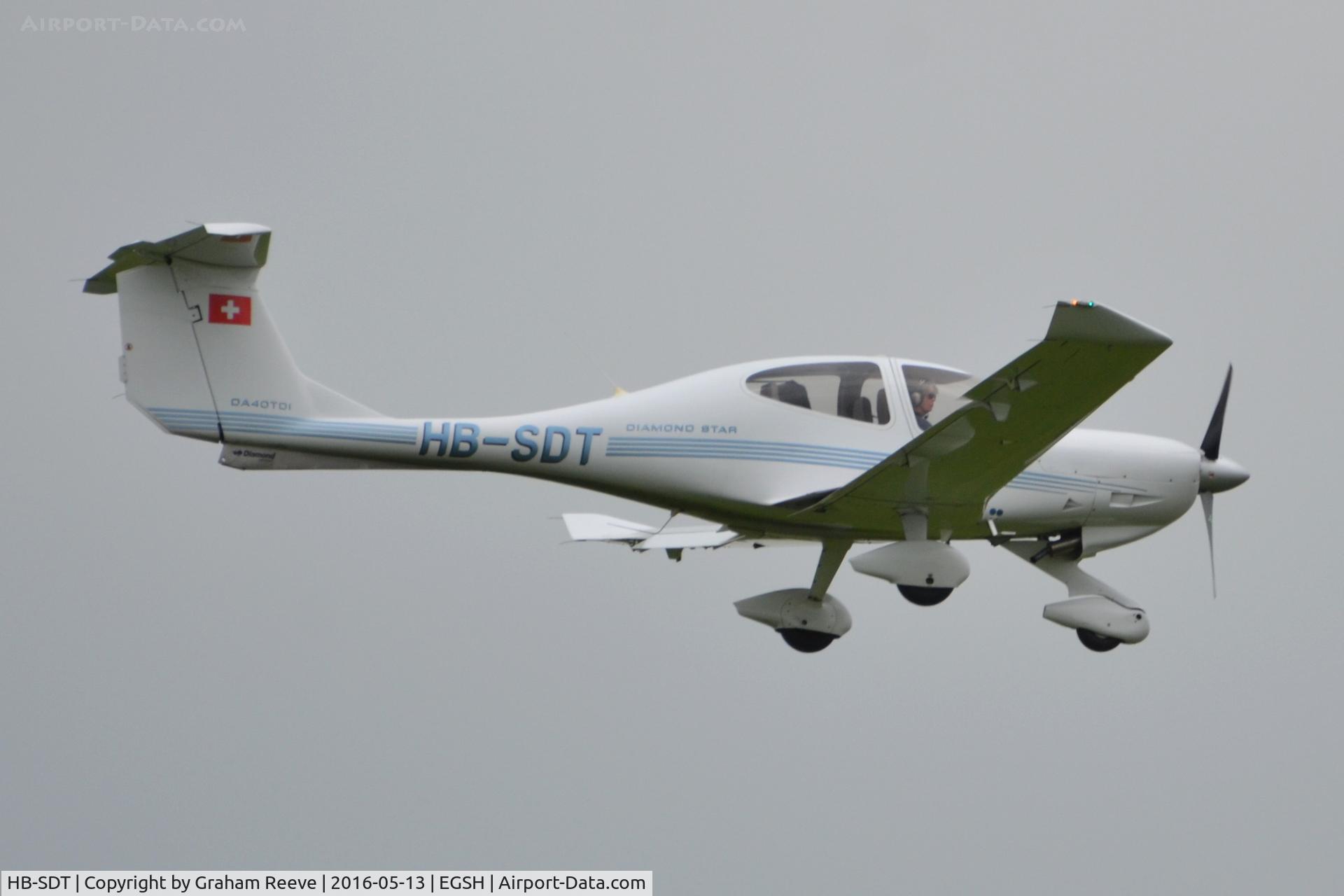 HB-SDT, 2006 Diamond DA-40D Diamond Star C/N D4.228, Landing at Norwich.
