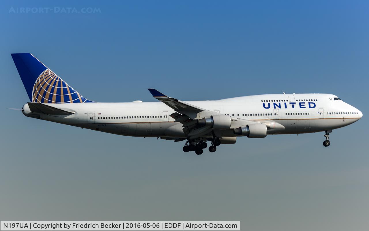 N197UA, 1997 Boeing 747-422 C/N 26901, on final RW07C