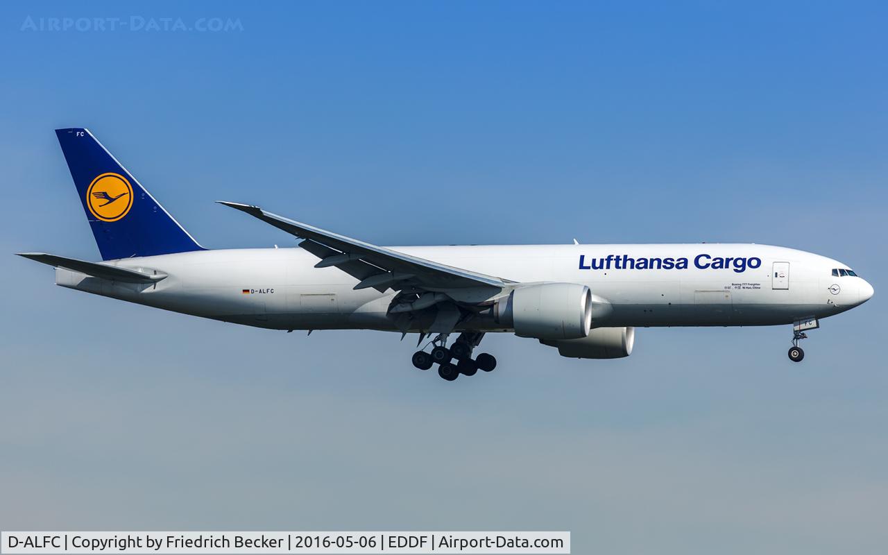 D-ALFC, 2014 Boeing 777-FBT C/N 41676, on final RW07C