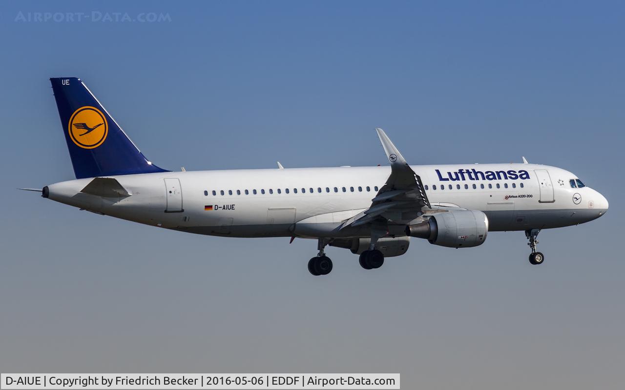 D-AIUE, 2014 Airbus A320-214 C/N 6092, on final RW07C