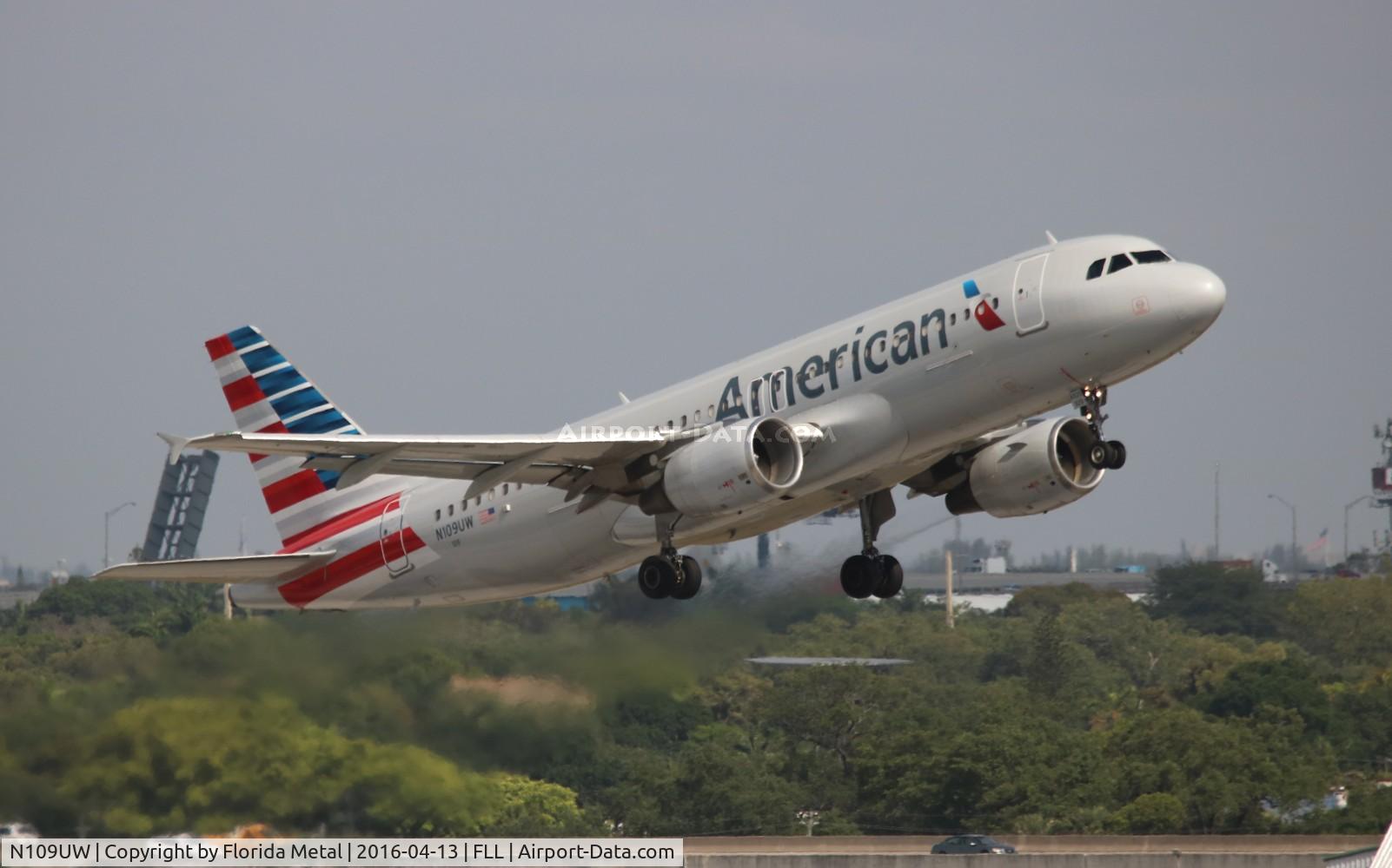 N109UW, 1999 Airbus A320-214 C/N 1065, American