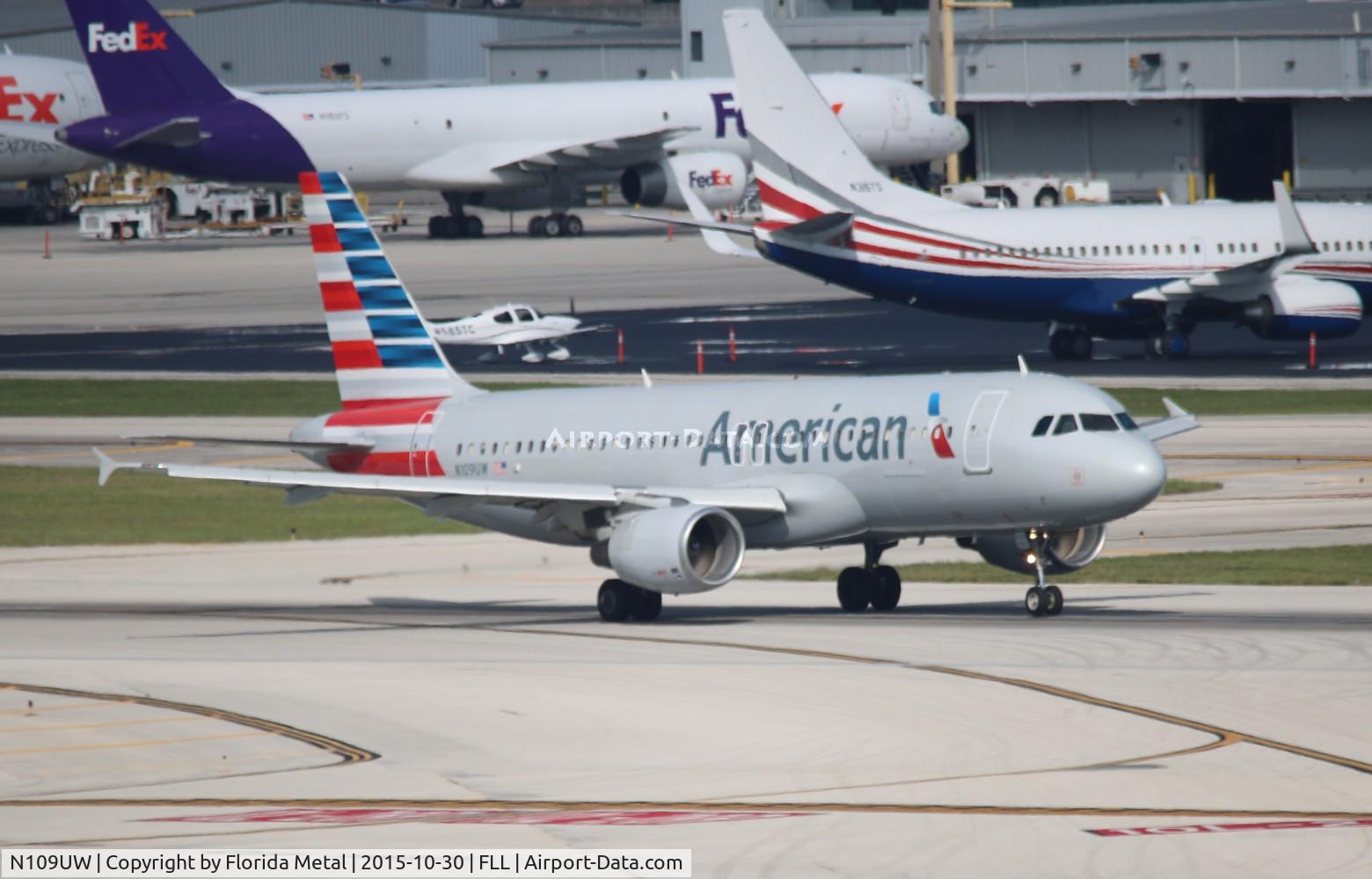 N109UW, 1999 Airbus A320-214 C/N 1065, American