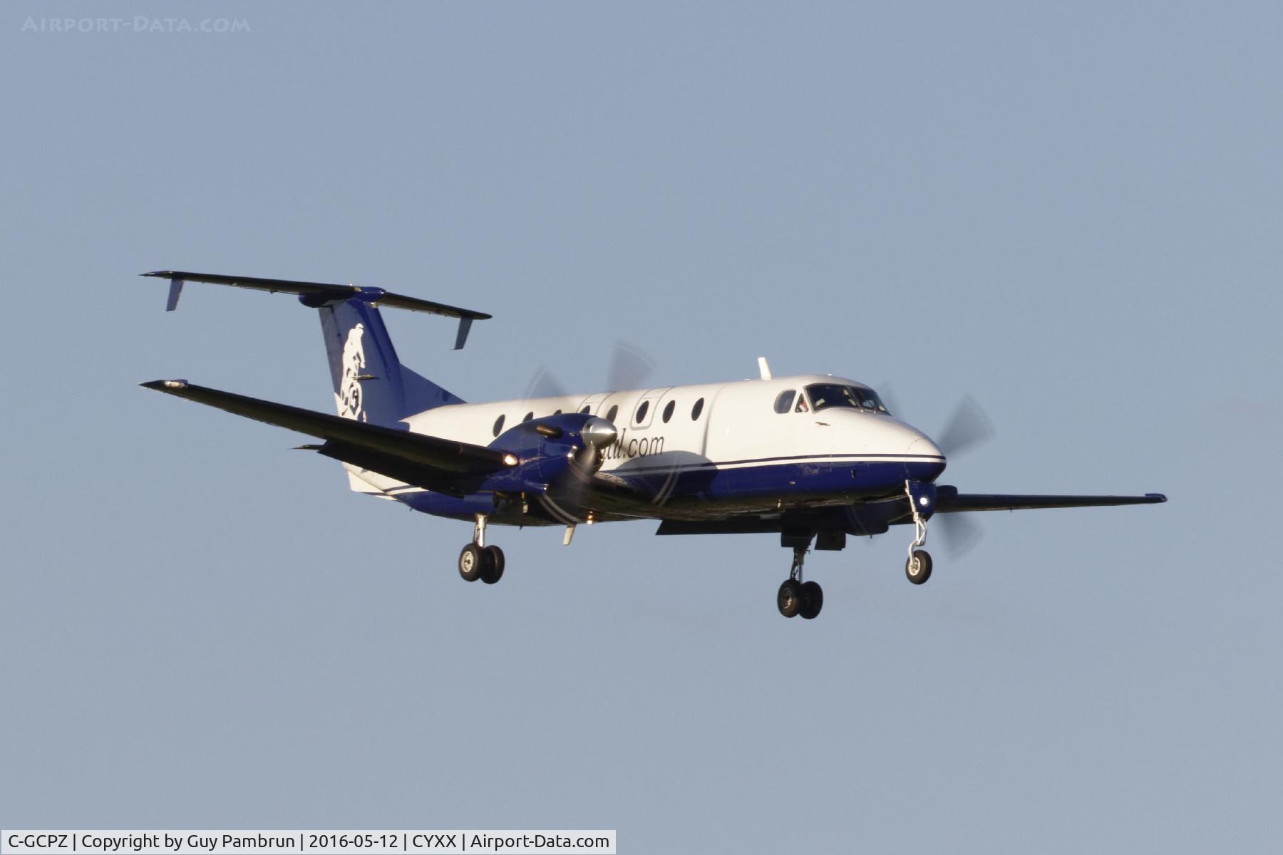 C-GCPZ, 1987 Beech 1900C C/N UB-71, Landing