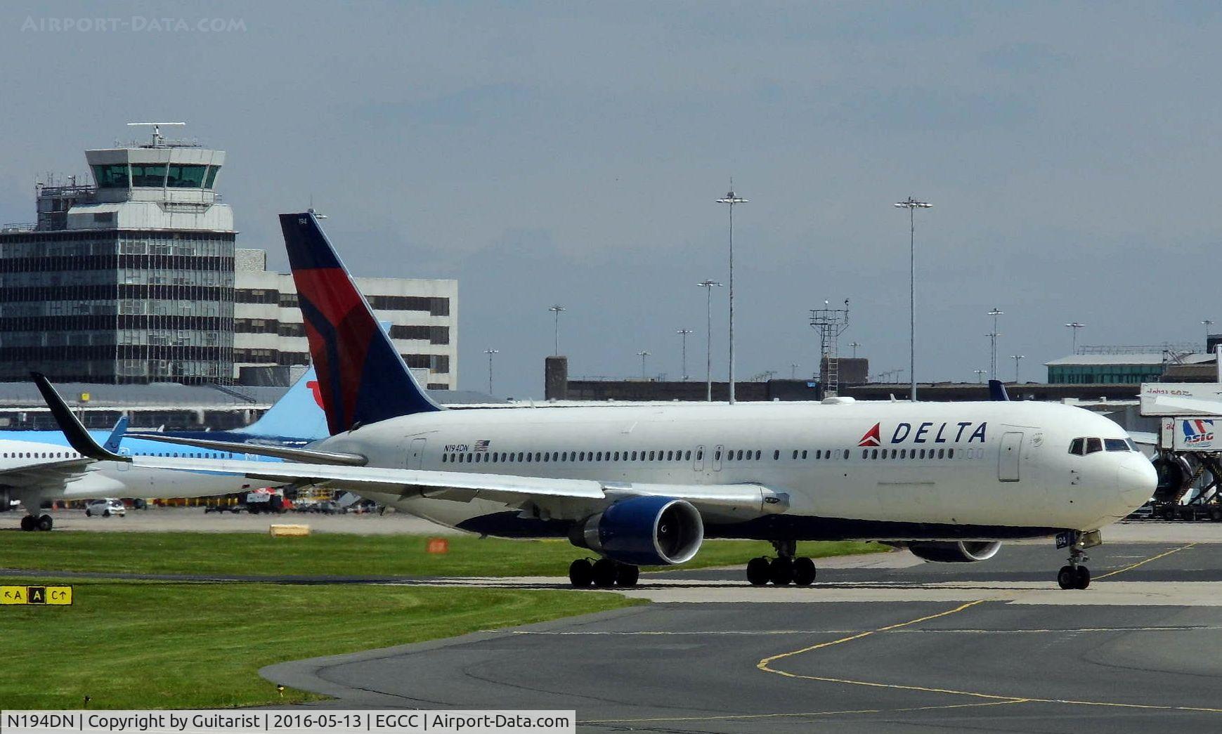 N194DN, 1997 Boeing 767-332 C/N 28451, At Manchester