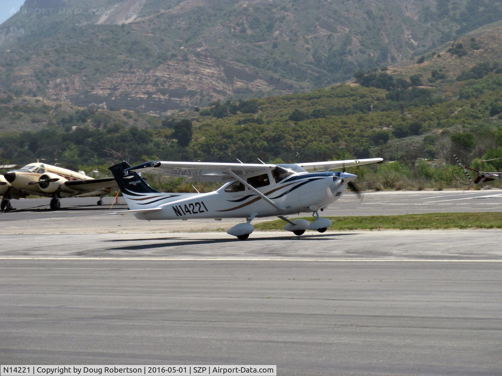N14221, 2008 Cessna T182T Turbo Skylane C/N T18208820, 2008 Cessna T182T TURBO SKYLANE TC, Lycoming TIO-540-AK1A 235 Hp, takeoff roll Rwy 22