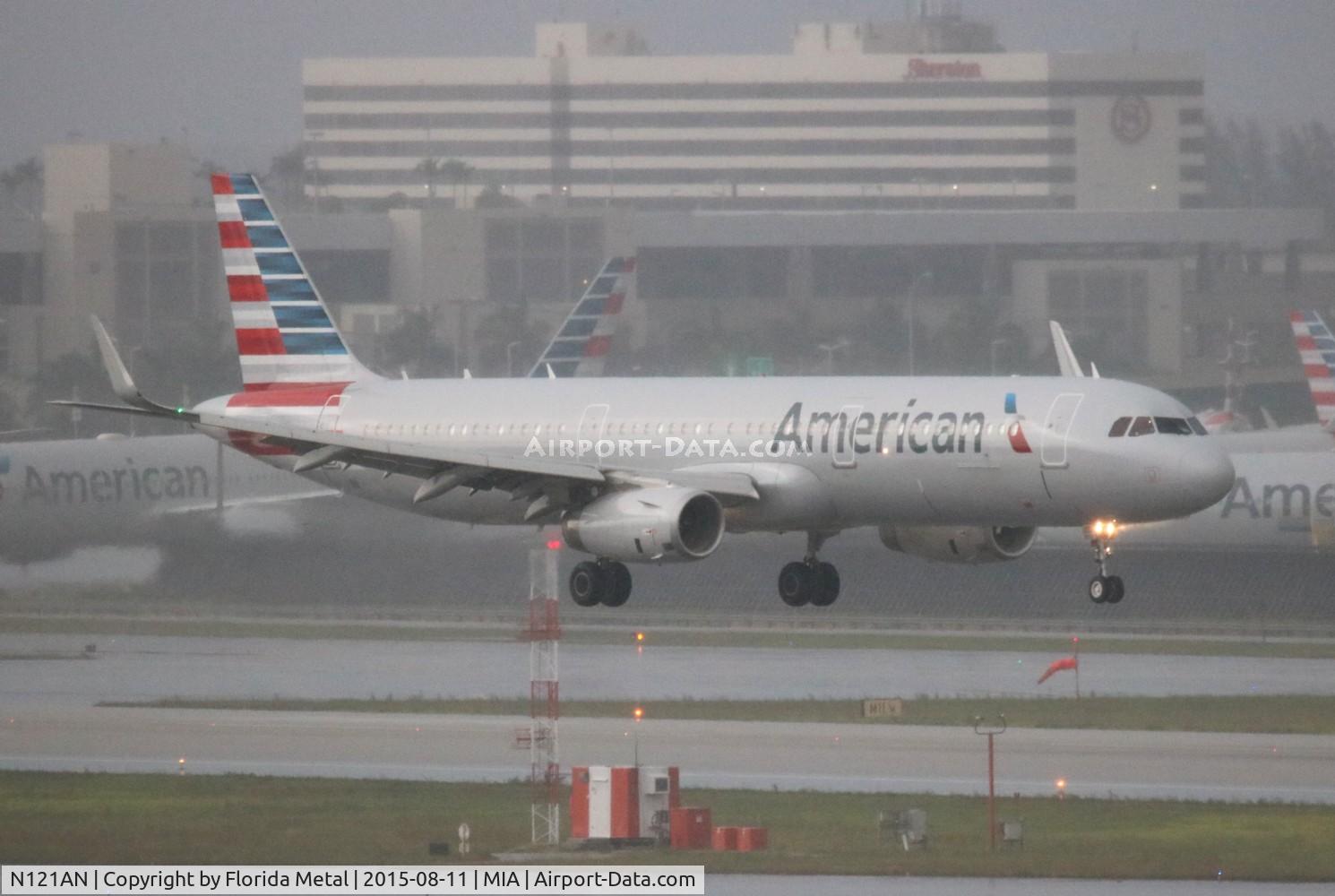 N121AN, 2014 Airbus A321-231 C/N 6238, American landing in a thunderstorm