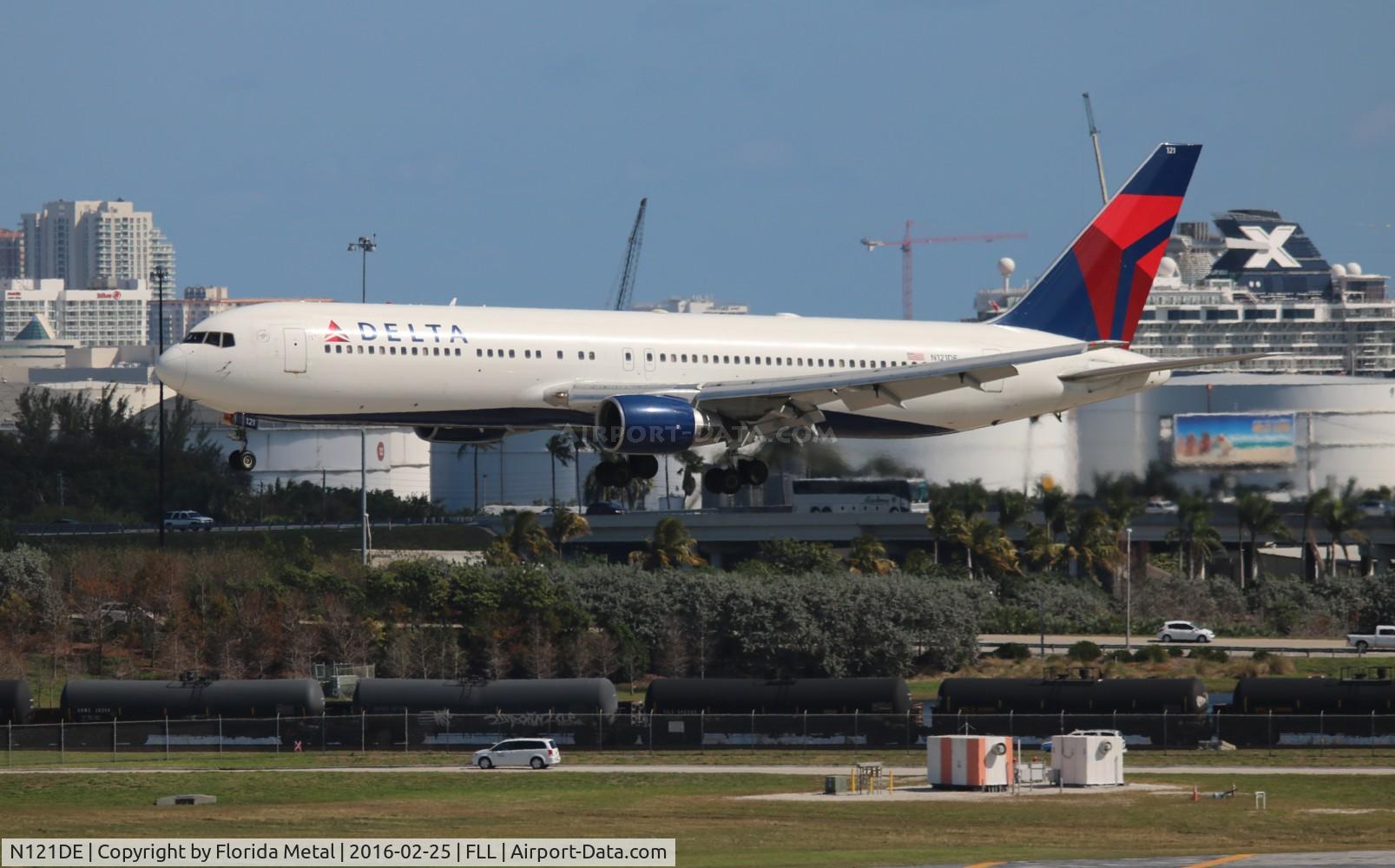 N121DE, 1987 Boeing 767-332 C/N 23435, Delta