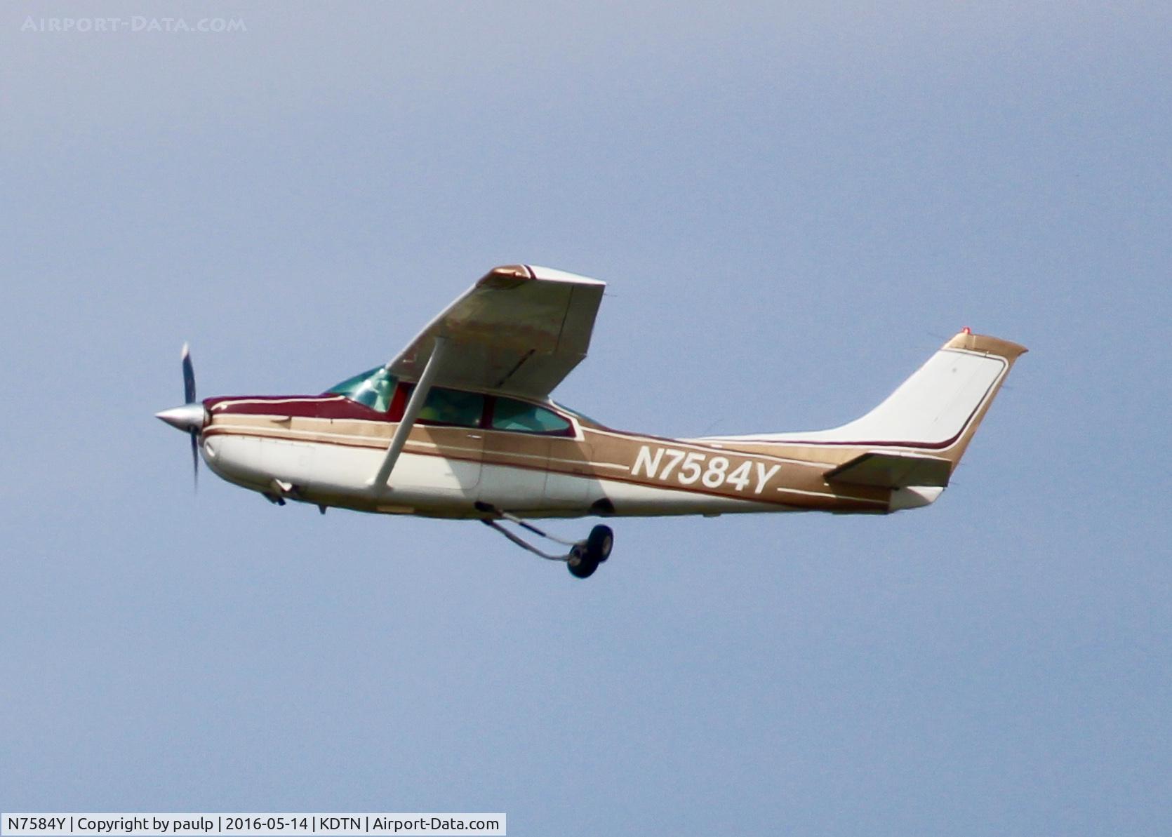 N7584Y, 1977 Cessna R182 Skylane RG C/N R18200139, At Downtown Shreveport.