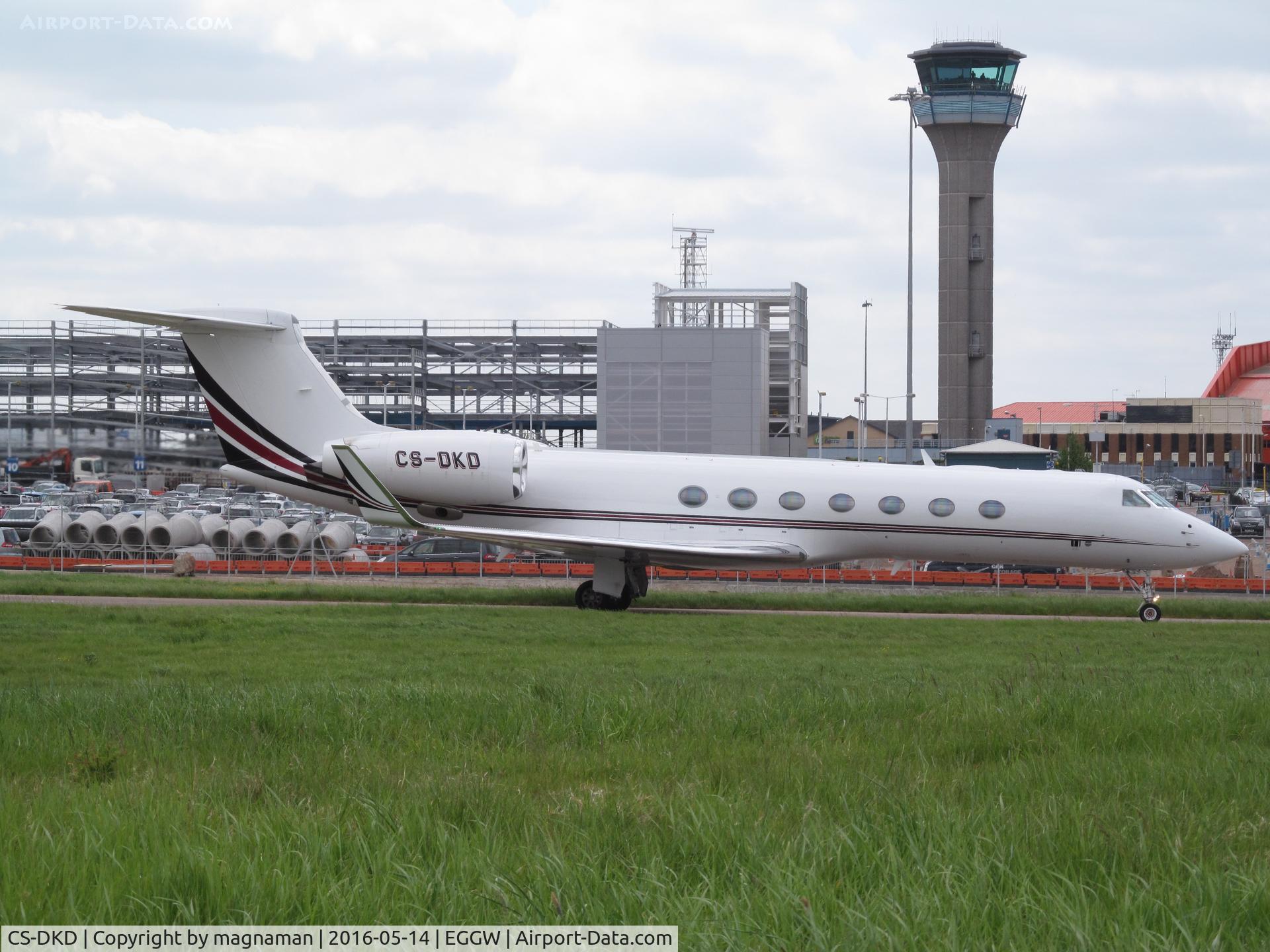 CS-DKD, 2005 Gulfstream Aerospace GV-SP (G550) C/N 5081, just landed at luton