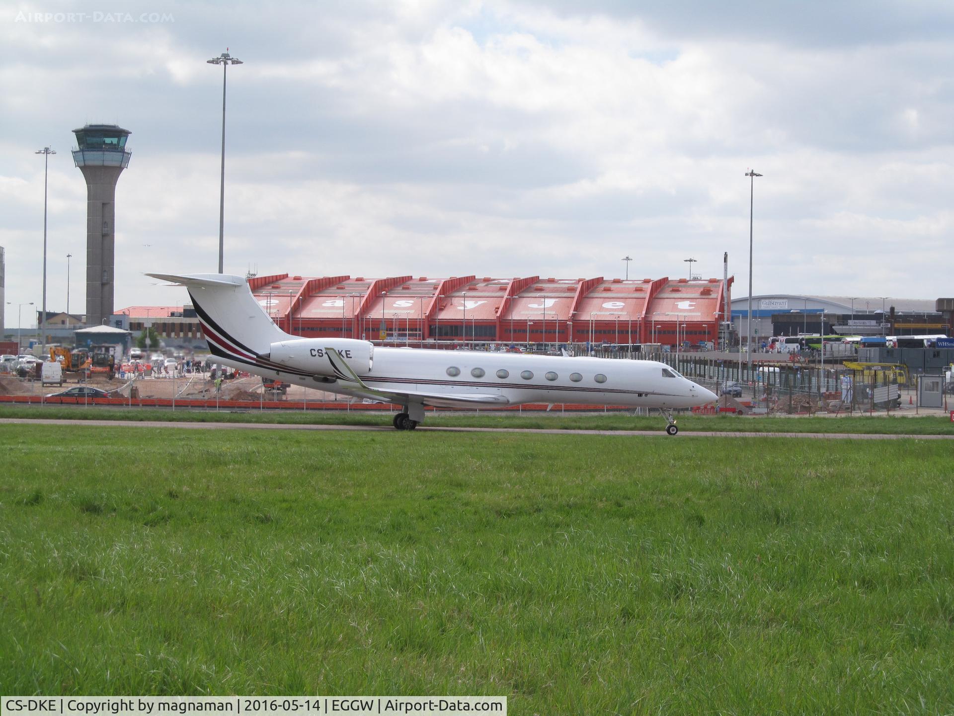CS-DKE, 2005 Gulfstream Aerospace GV-SP (G550) C/N 5094, taxying in