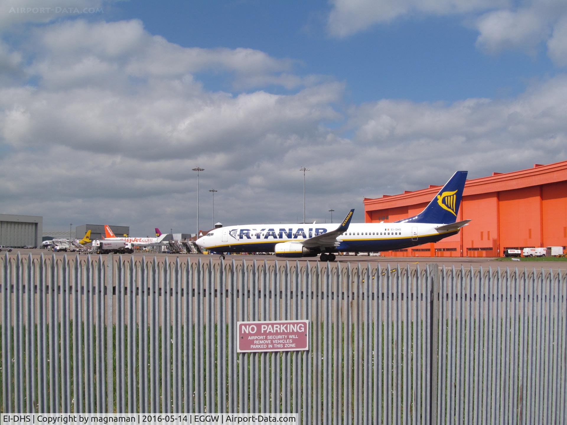 EI-DHS, 2005 Boeing 737-8AS(WL) C/N 33580, taxying in