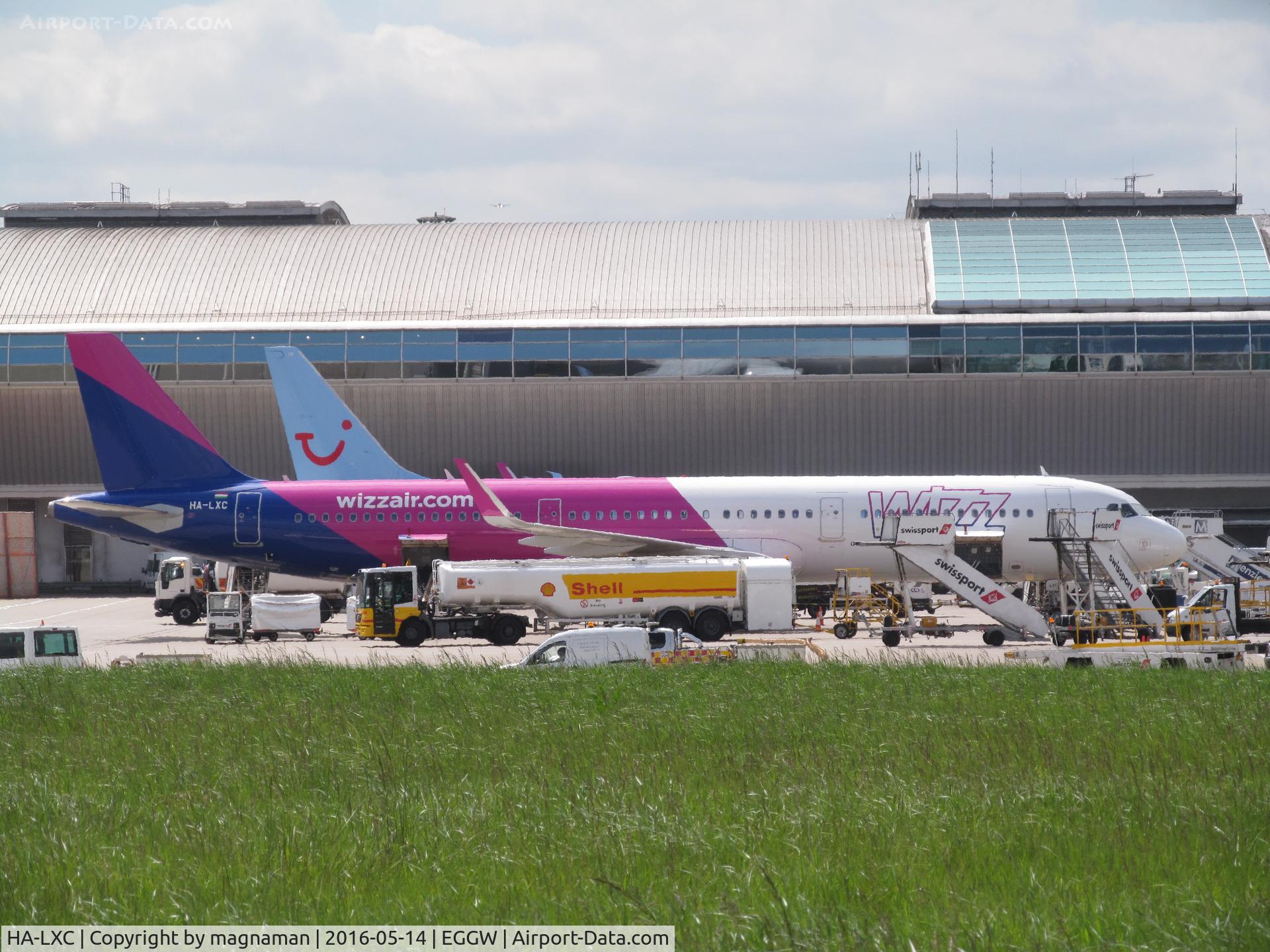 HA-LXC, 2016 Airbus A321-231 C/N 6976, on apron