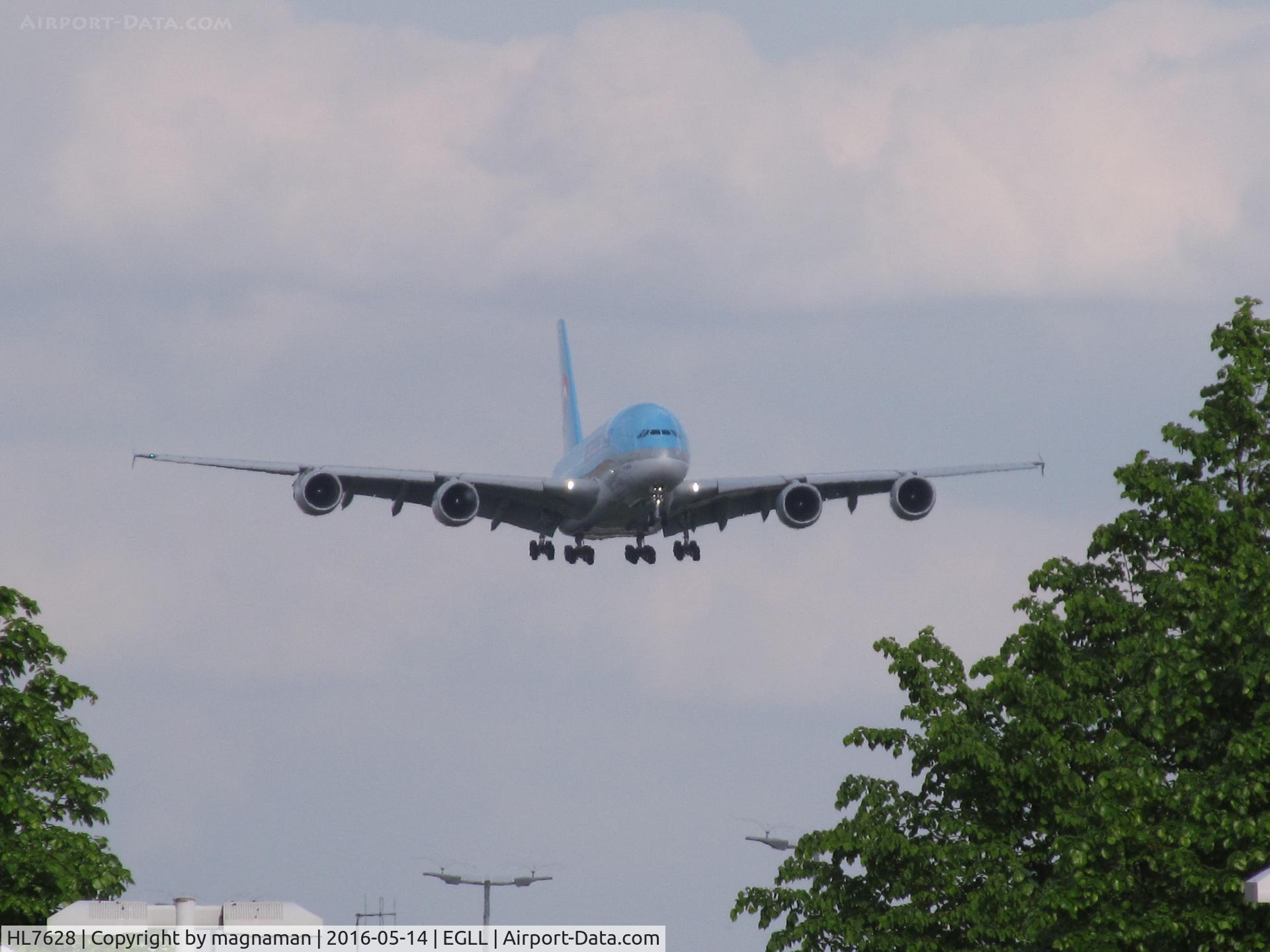 HL7628, 2014 Airbus A380-861 C/N 156, about to land