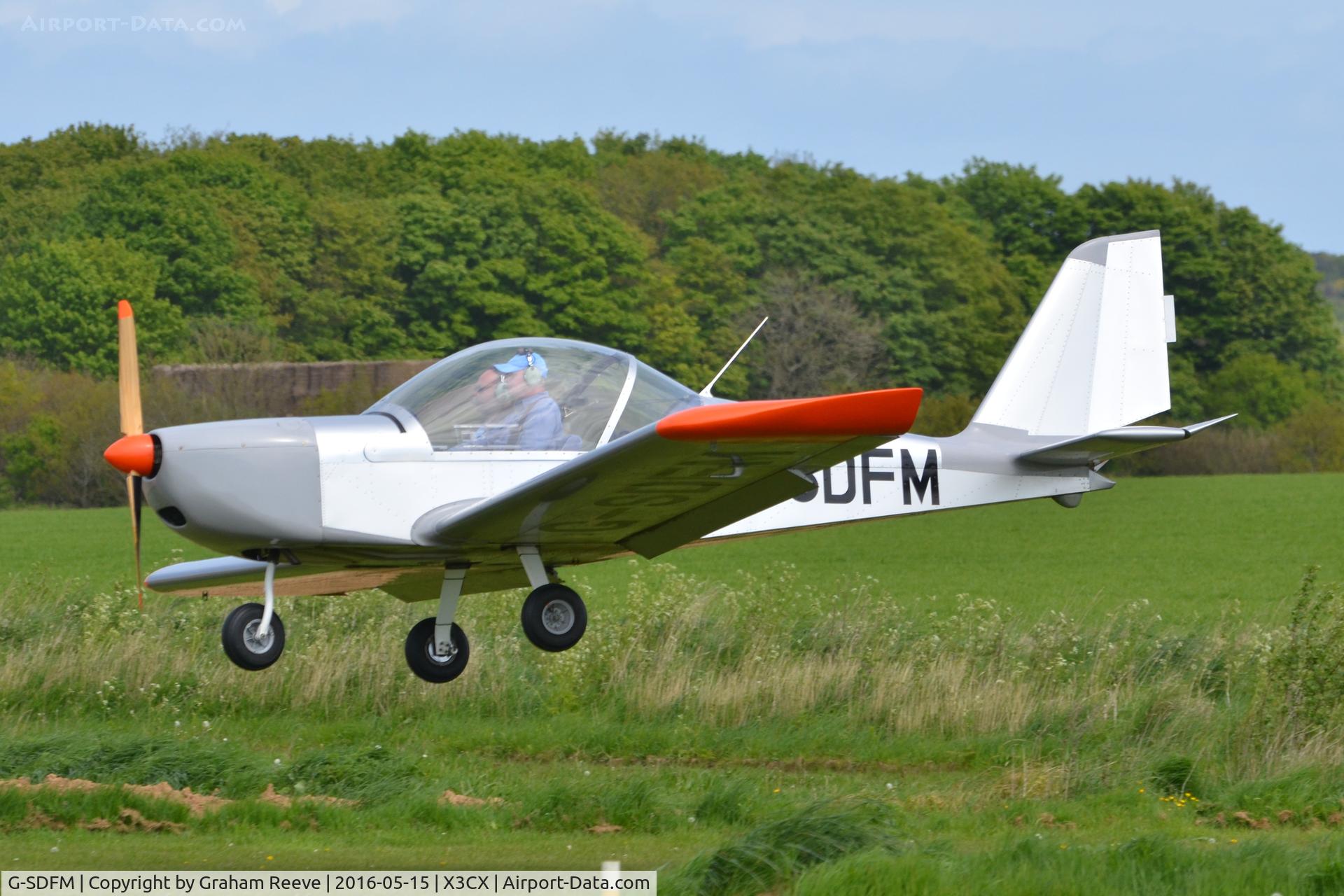 G-SDFM, 2002 Aerotechnik EV-97 Eurostar C/N PFA 315-13884, Landing at Northrepps.