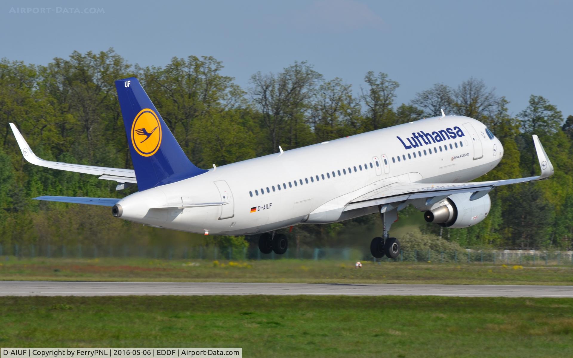 D-AIUF, 2014 Airbus A320-214 C/N 6141, Lufthans A320 lifting-off
