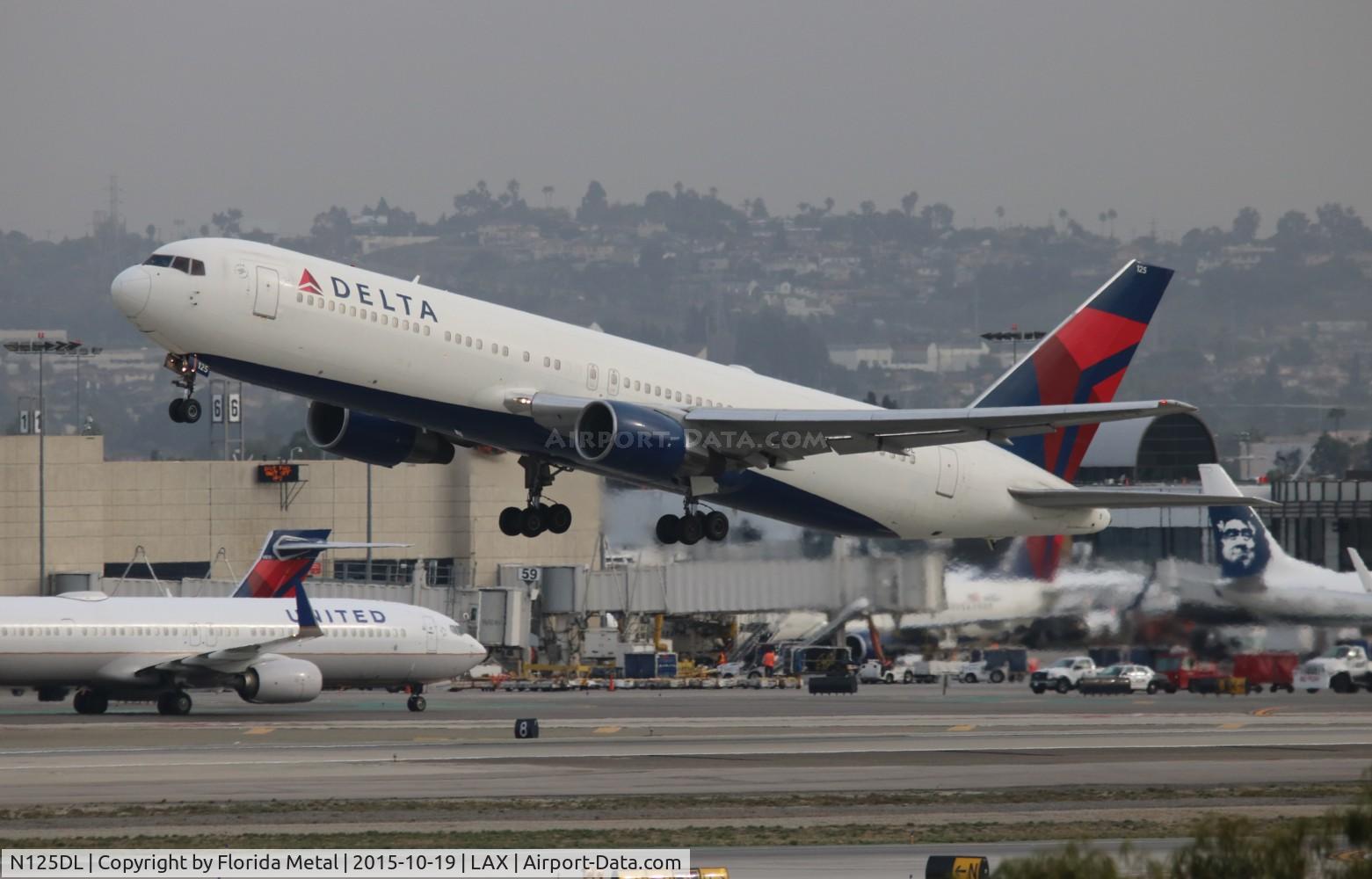 N125DL, 1988 Boeing 767-332 C/N 24075, Delta