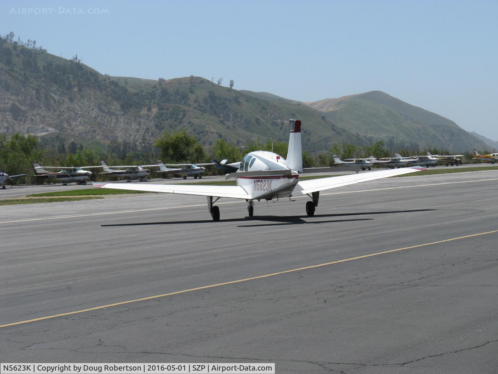 N5623K, 1964 Beech 35-B33 Debonair C/N CD-748, 1964 Beech 35 B33 DEBONAIR, Continental IO-470--K 225 Hp, taxi