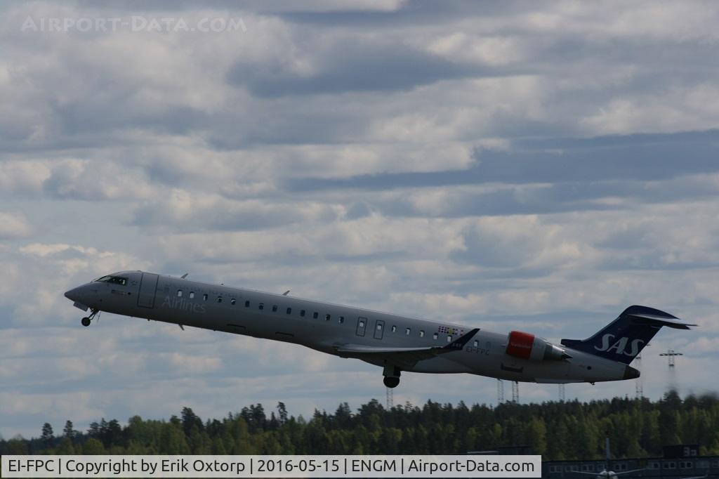 EI-FPC, 2016 Bombardier CRJ-900LR (CL-600-2D24) C/N 15400, EI-FPC taking off OSL for a flight to SVG