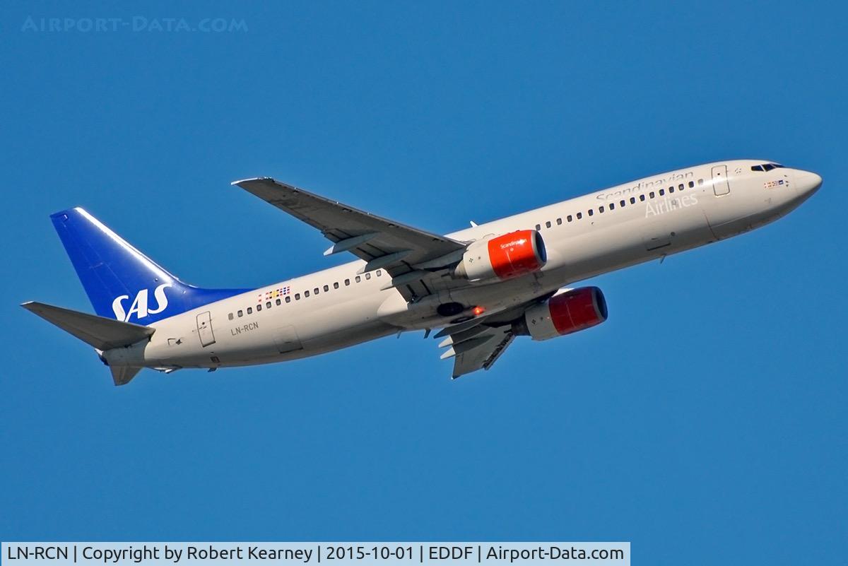 LN-RCN, 2000 Boeing 737-883 C/N 28318, Climbing out of EDDF