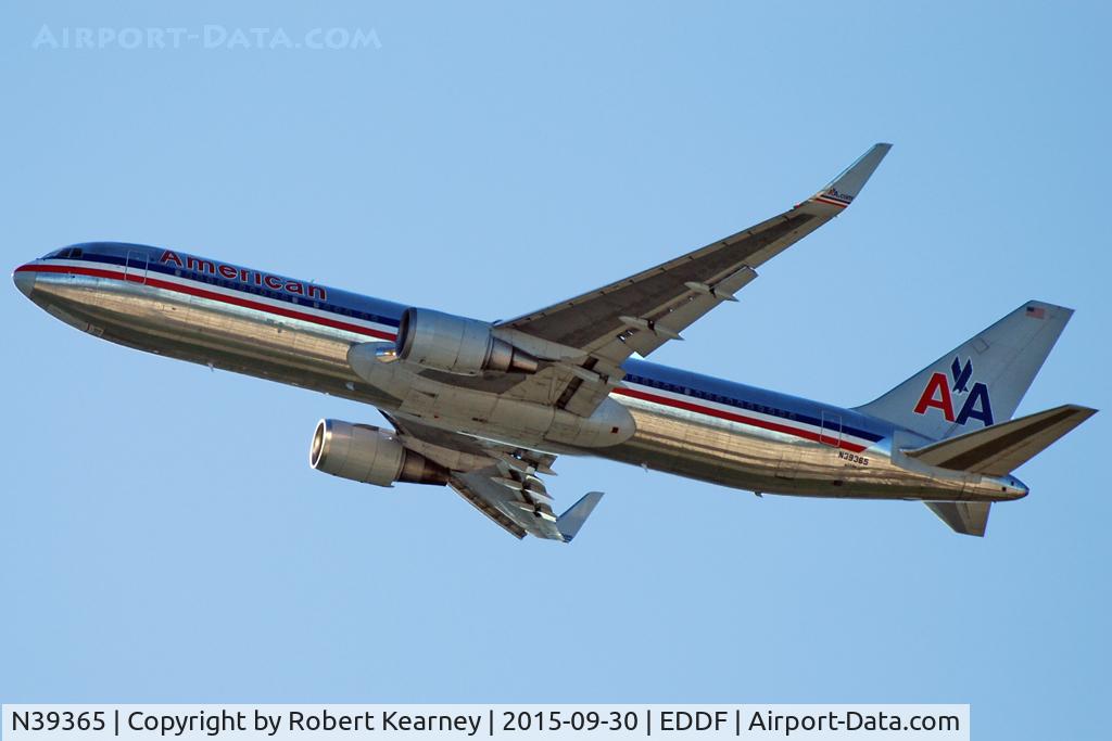N39365, 1988 Boeing 767-323 C/N 24046, Climbing out of EDDF