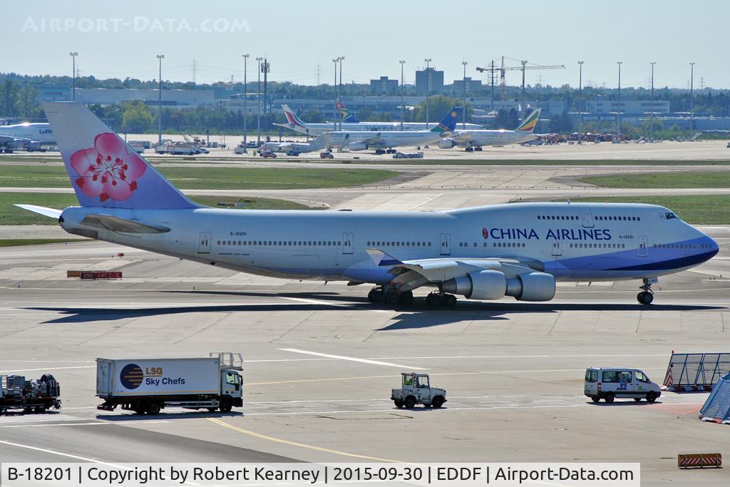 B-18201, 1997 Boeing 747-409 C/N 28709, Taxiing out for departure
