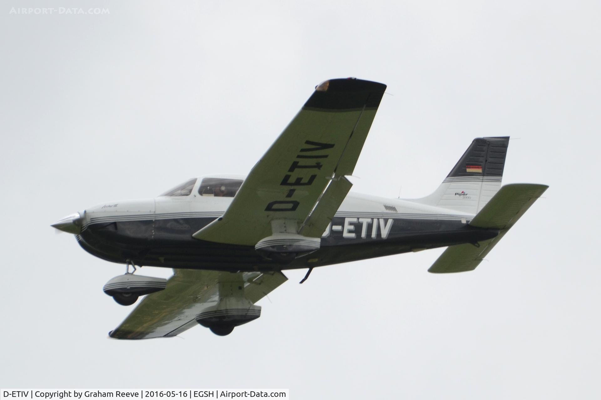 D-ETIV, 2000 Piper 28-181 Archer III C/N 28-43326, Landing at Norwich.