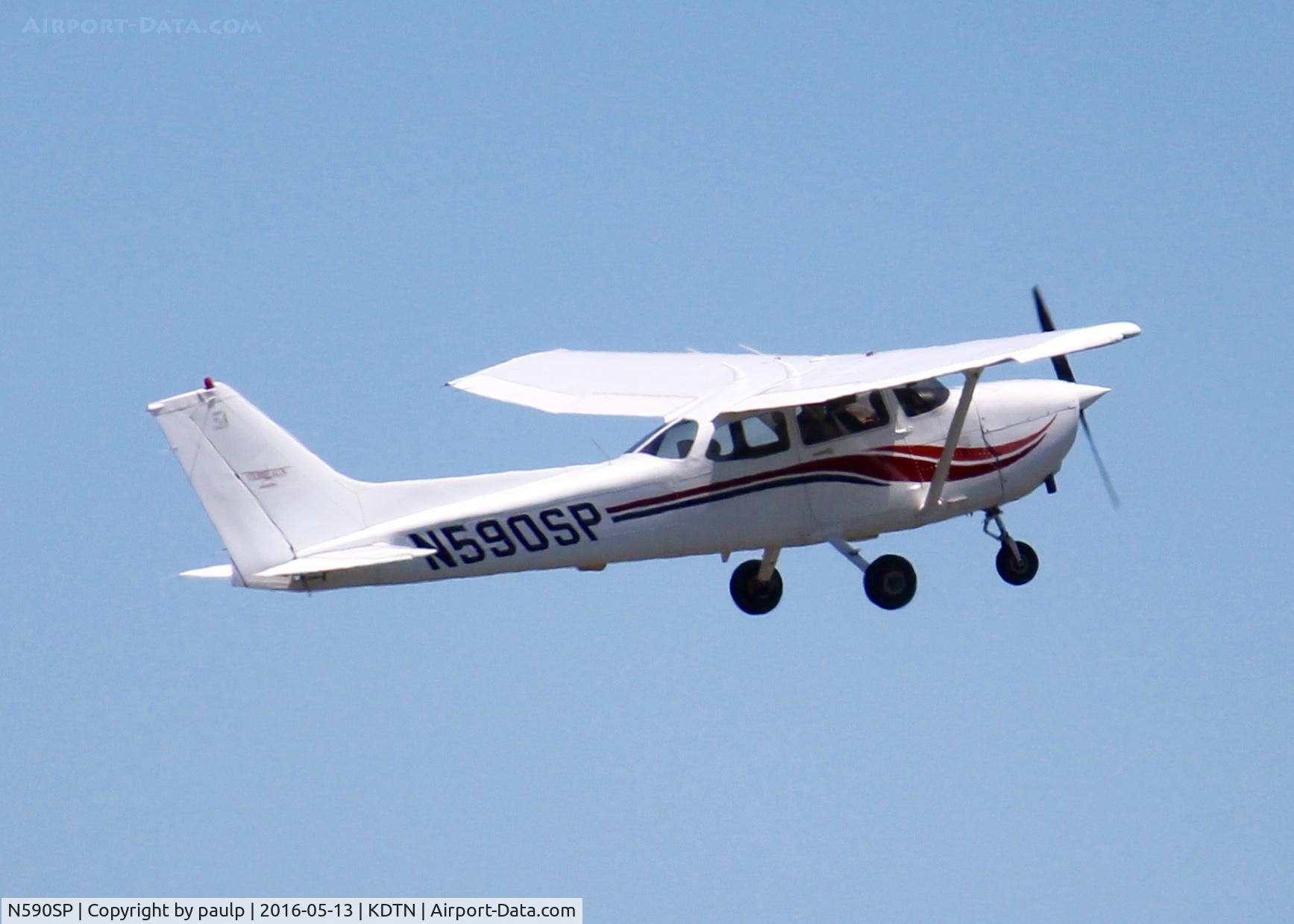 N590SP, 2000 Cessna 172S C/N 172S8520, At Downtown Shreveport.