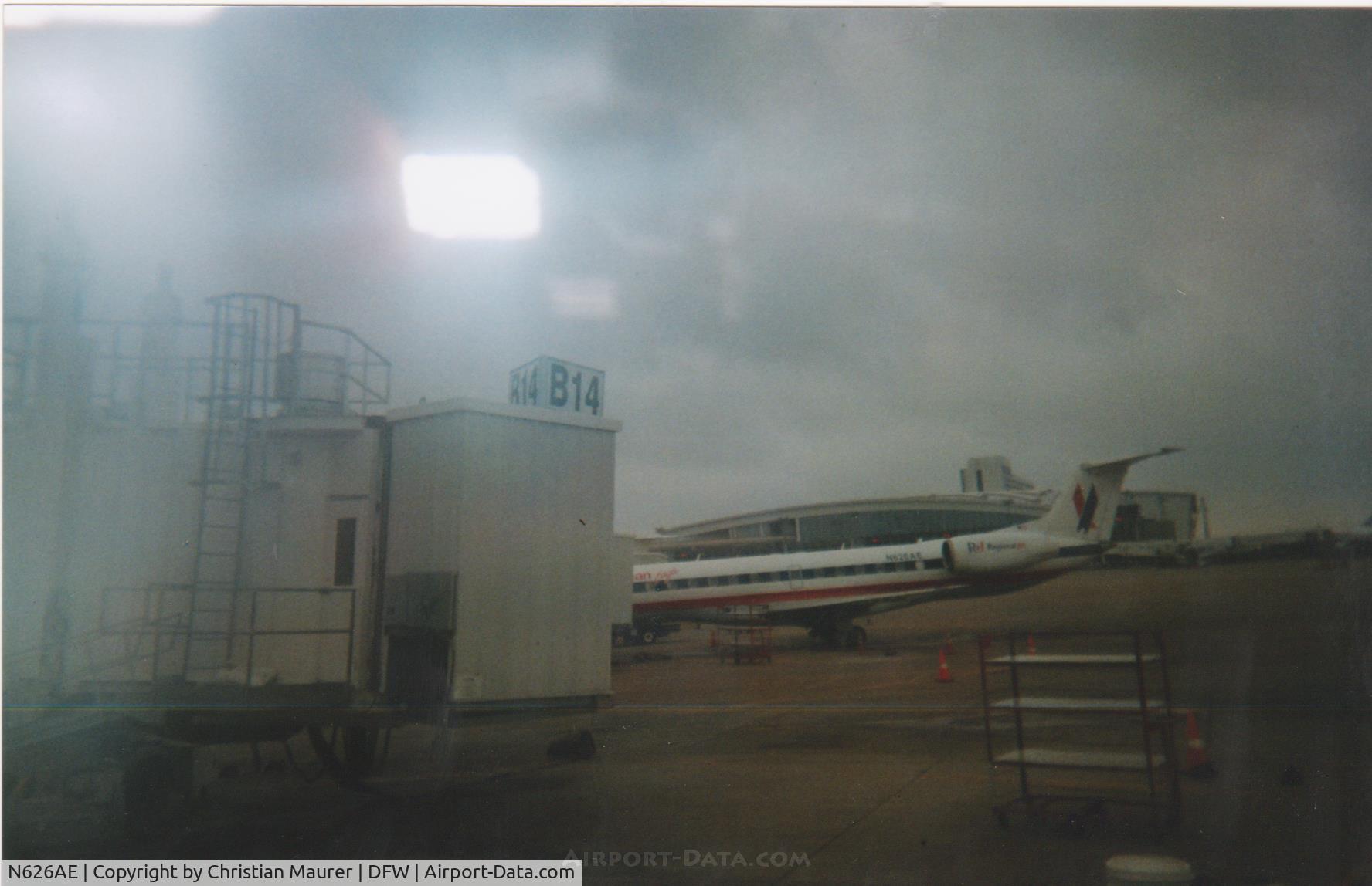 N626AE, 1999 Embraer ERJ-145LR (EMB-145LR) C/N 145117, ERJ-145LR In the old paint back in 2005